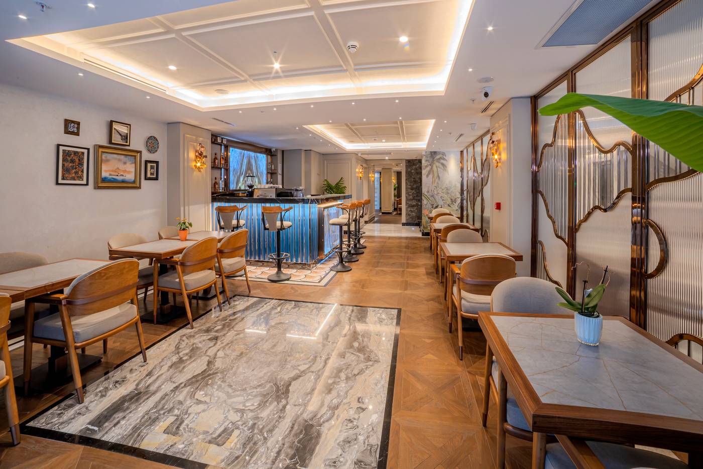 Grand-Hilarium-Hotel-Lobby-16