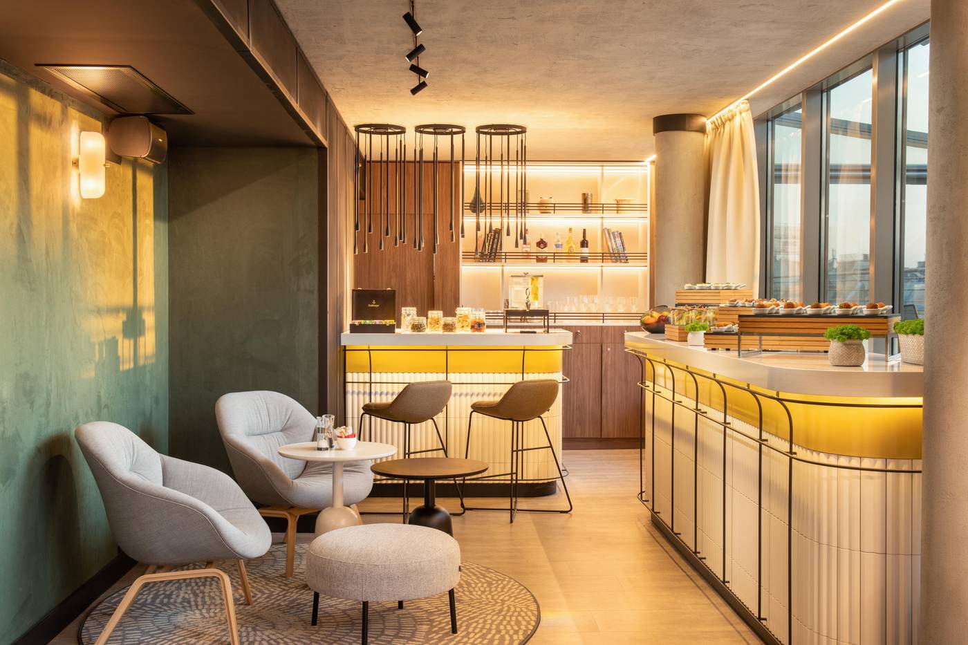 Crowne-Plaza-Budapest-Lobby-21