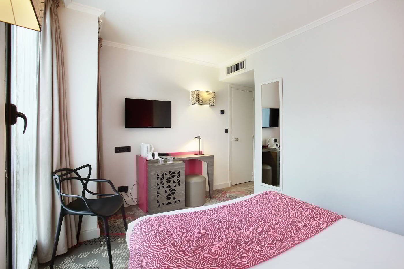 Hotel-Eiffel-Capitol-Room-19