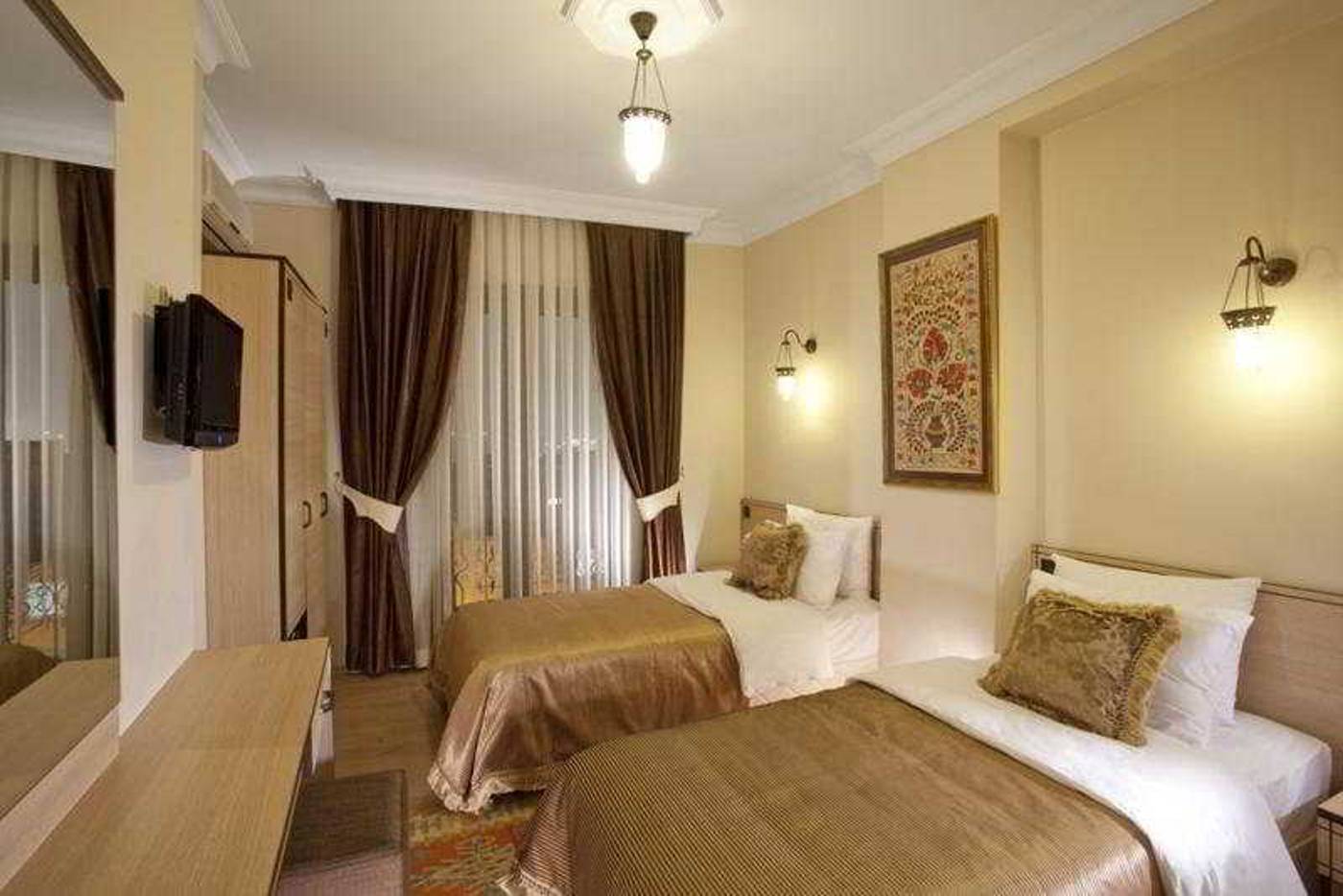 Art-City-Hotel-Room-15