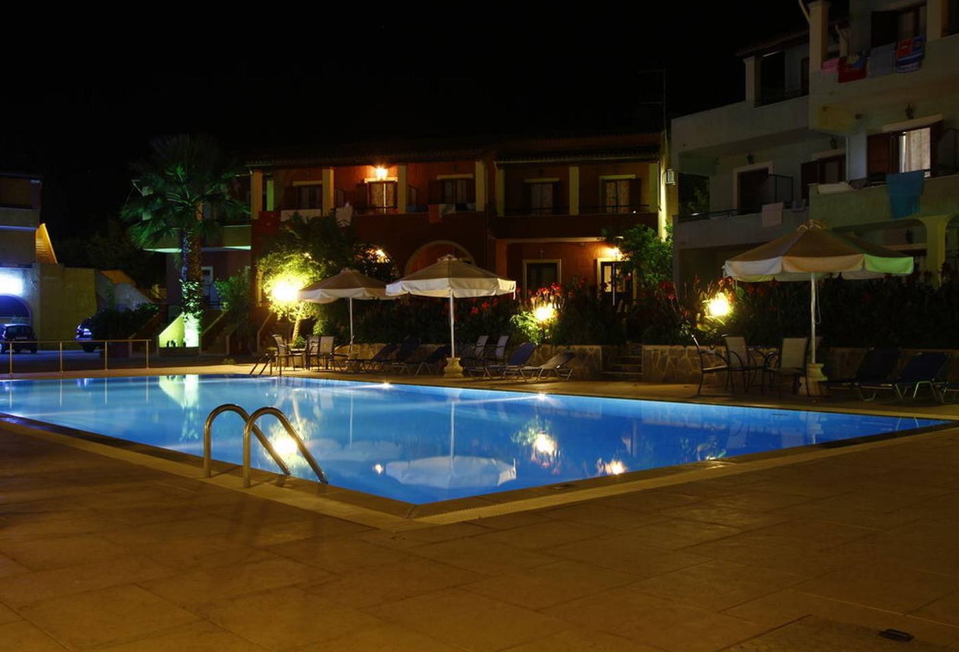 Bintzan-Inn-Pool-8
