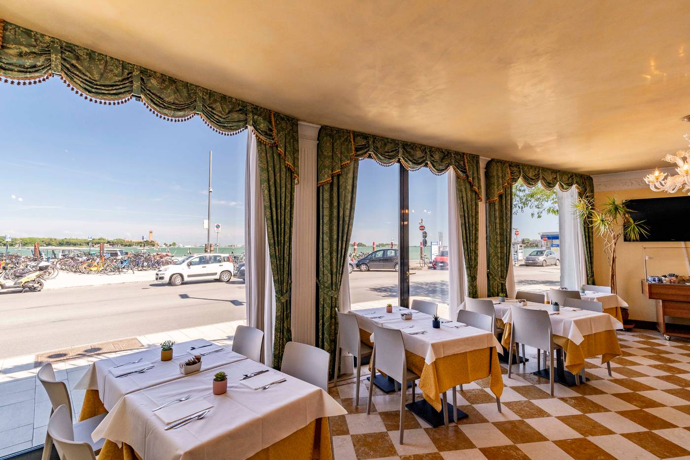 Hotel-Panorama-Bar-3