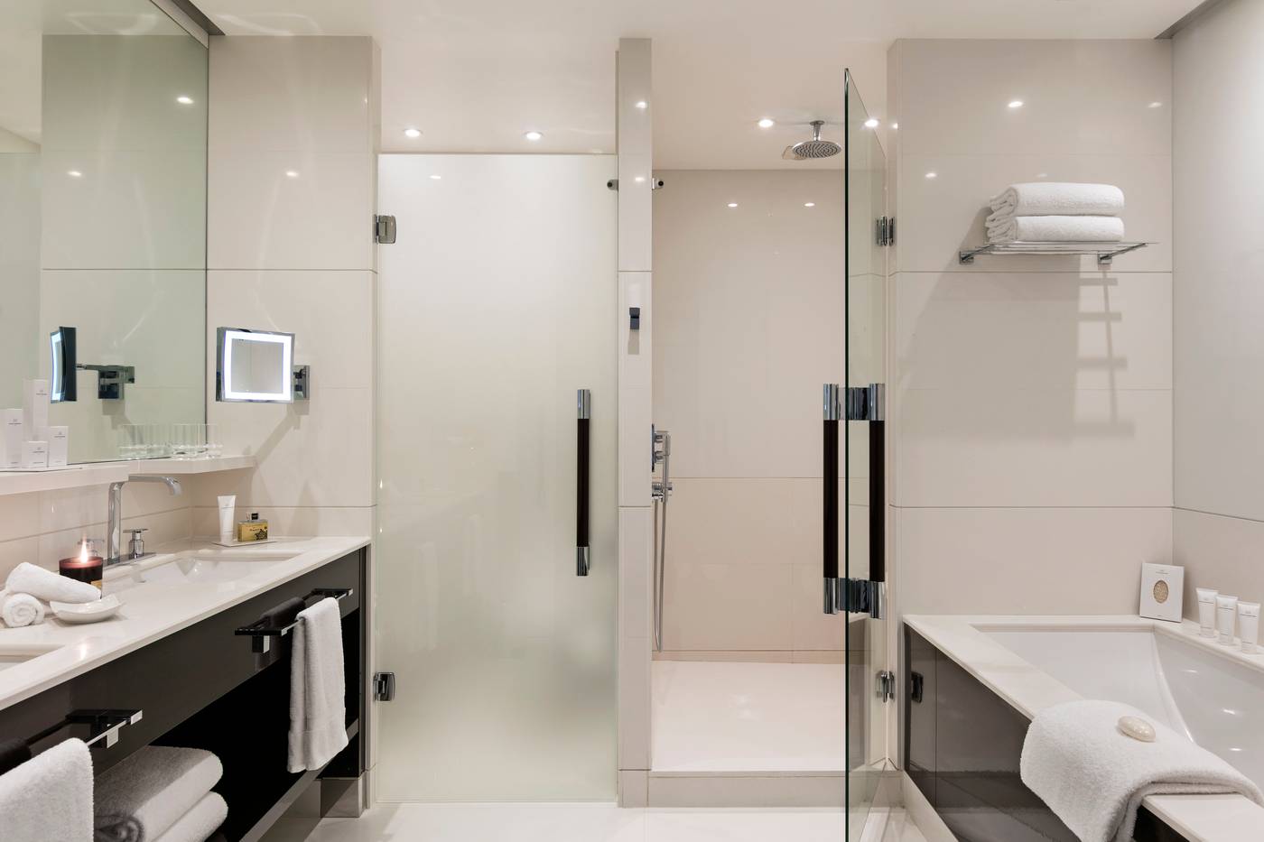 H----tel-Barri----re-Le-Majestic-Cannes-Room-56