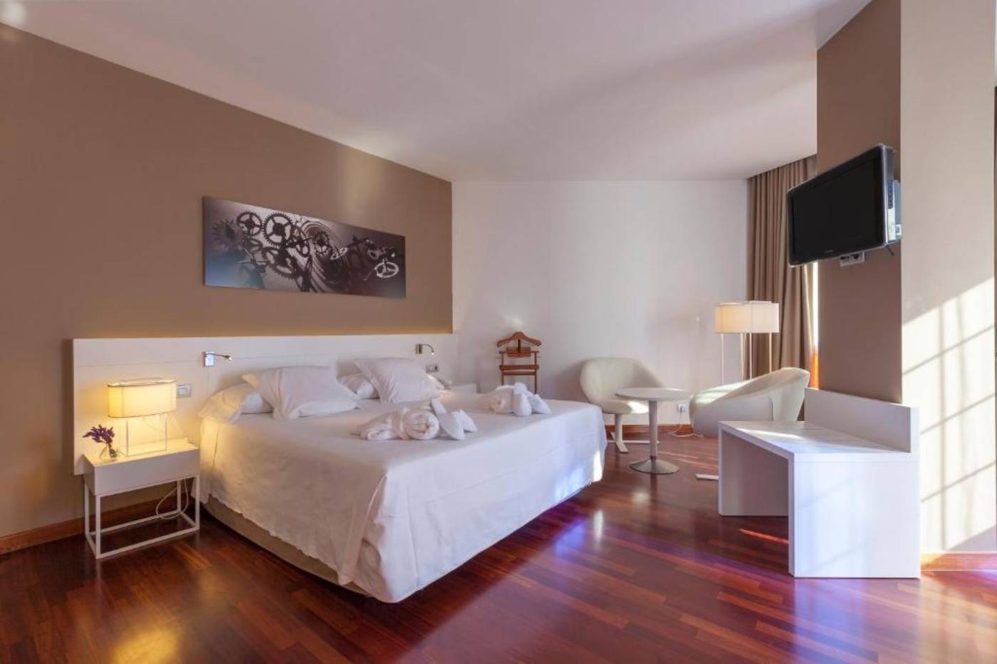 URH-Ciutat-de-Mataro-Room-8