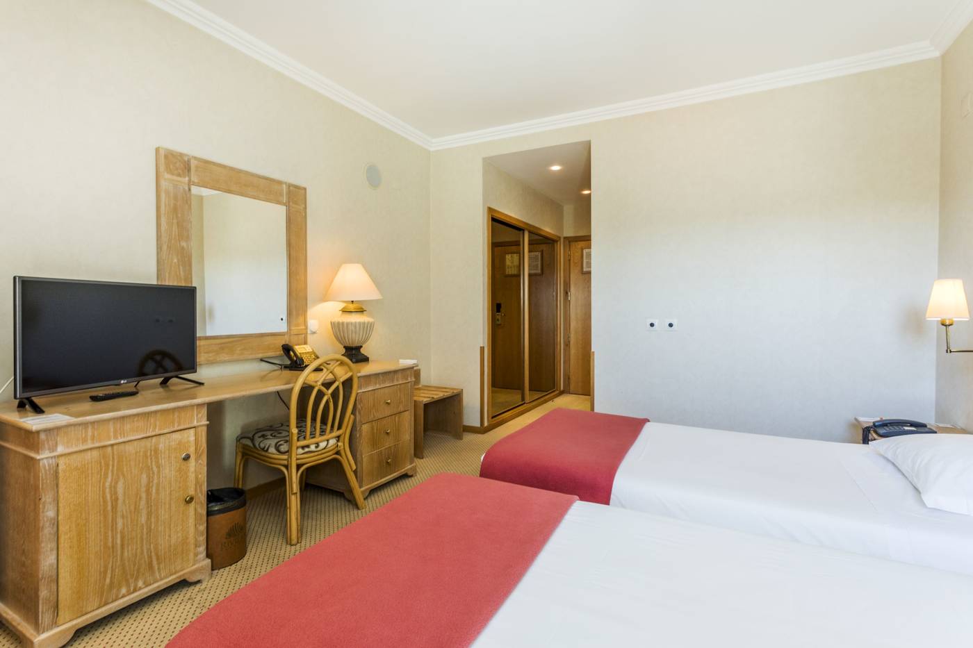 Riviera-Hotel-Carcavelos-Room-31