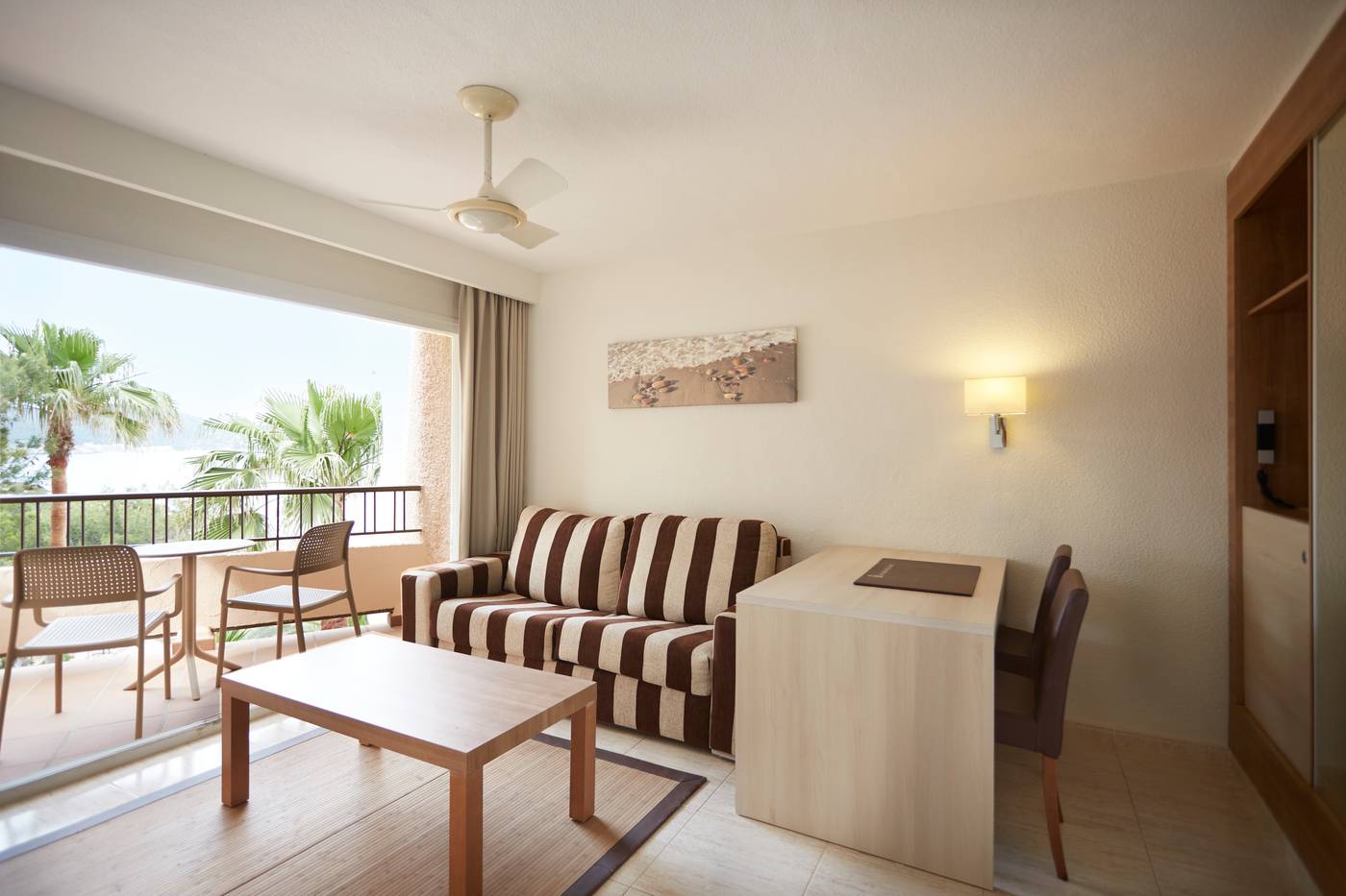 Invisa-Figueral-Resort---Cala-Blanca-Room-30