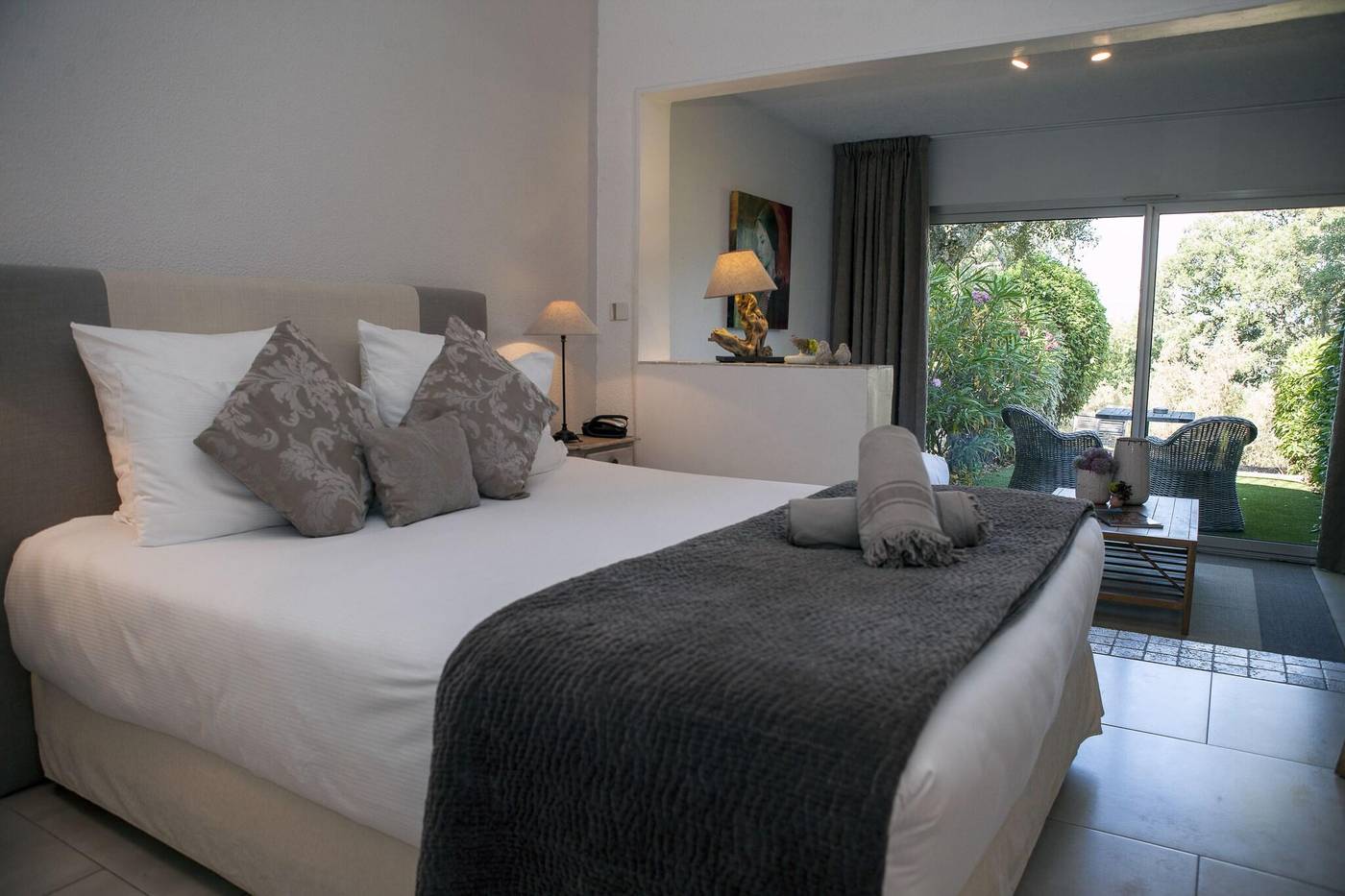 Font-Mourier-Hotel-Room-20