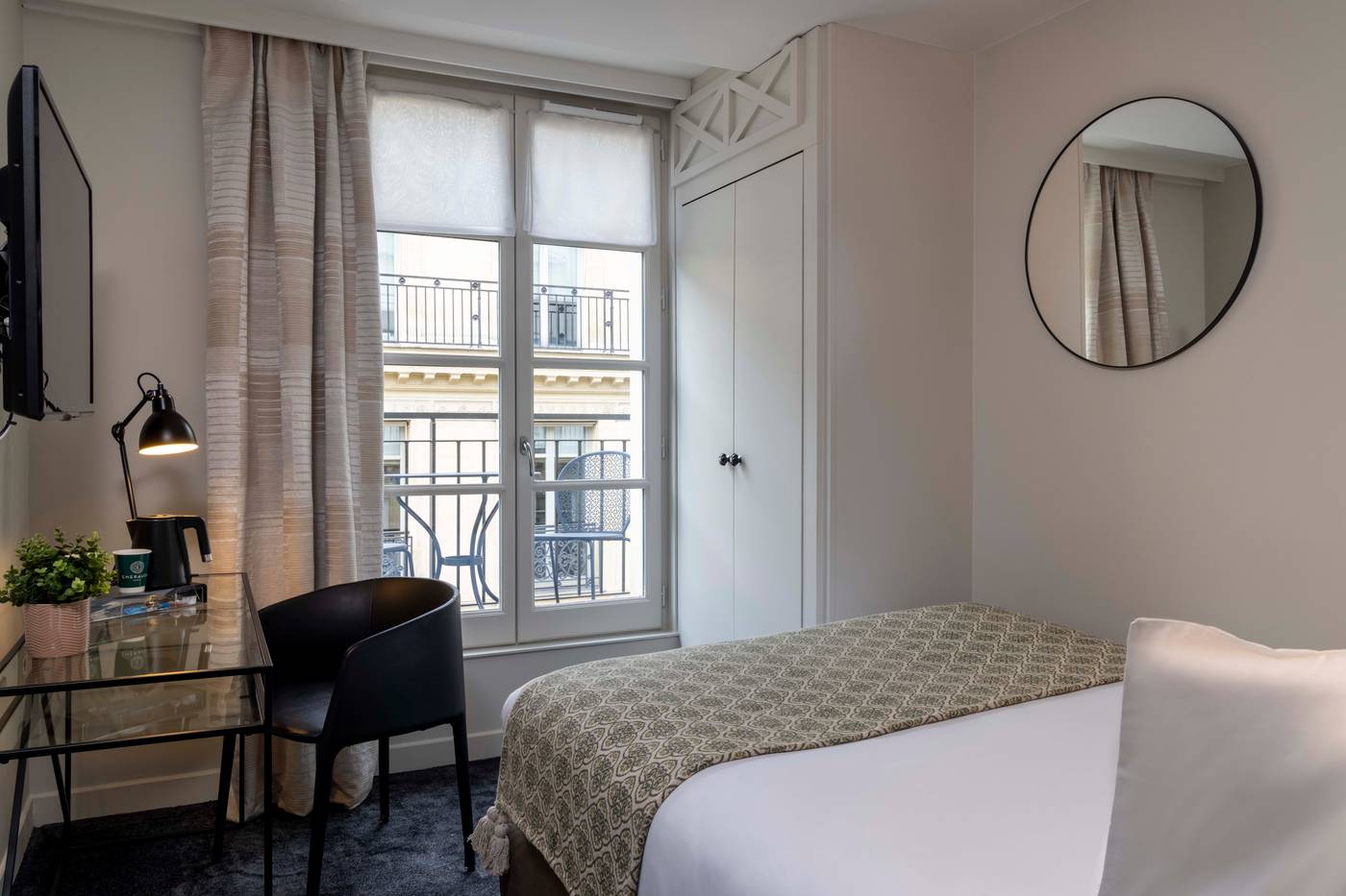 Helios-Opera-Room-24