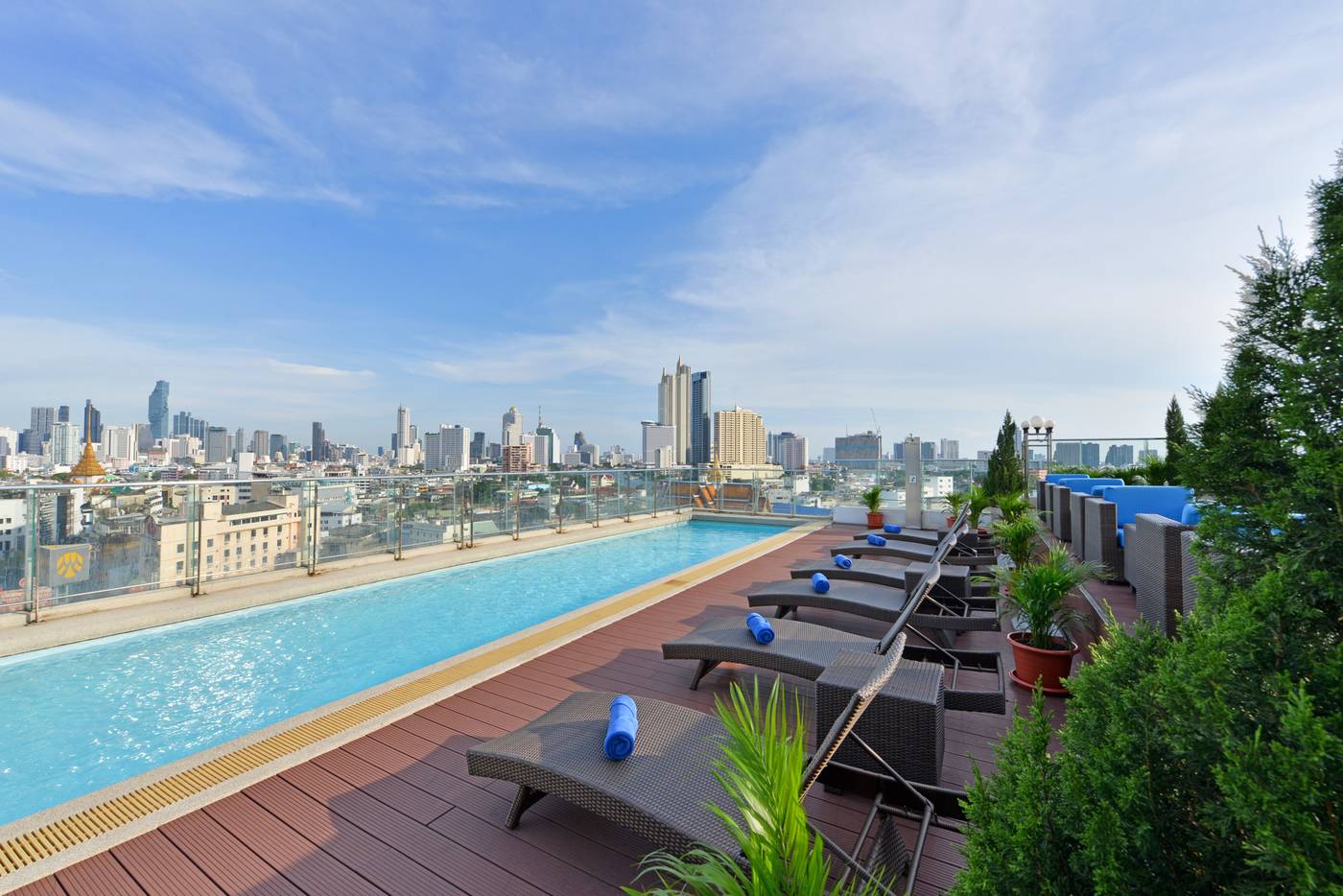 Hotel-Royal-Bangkok---Chinatown-Pool-56