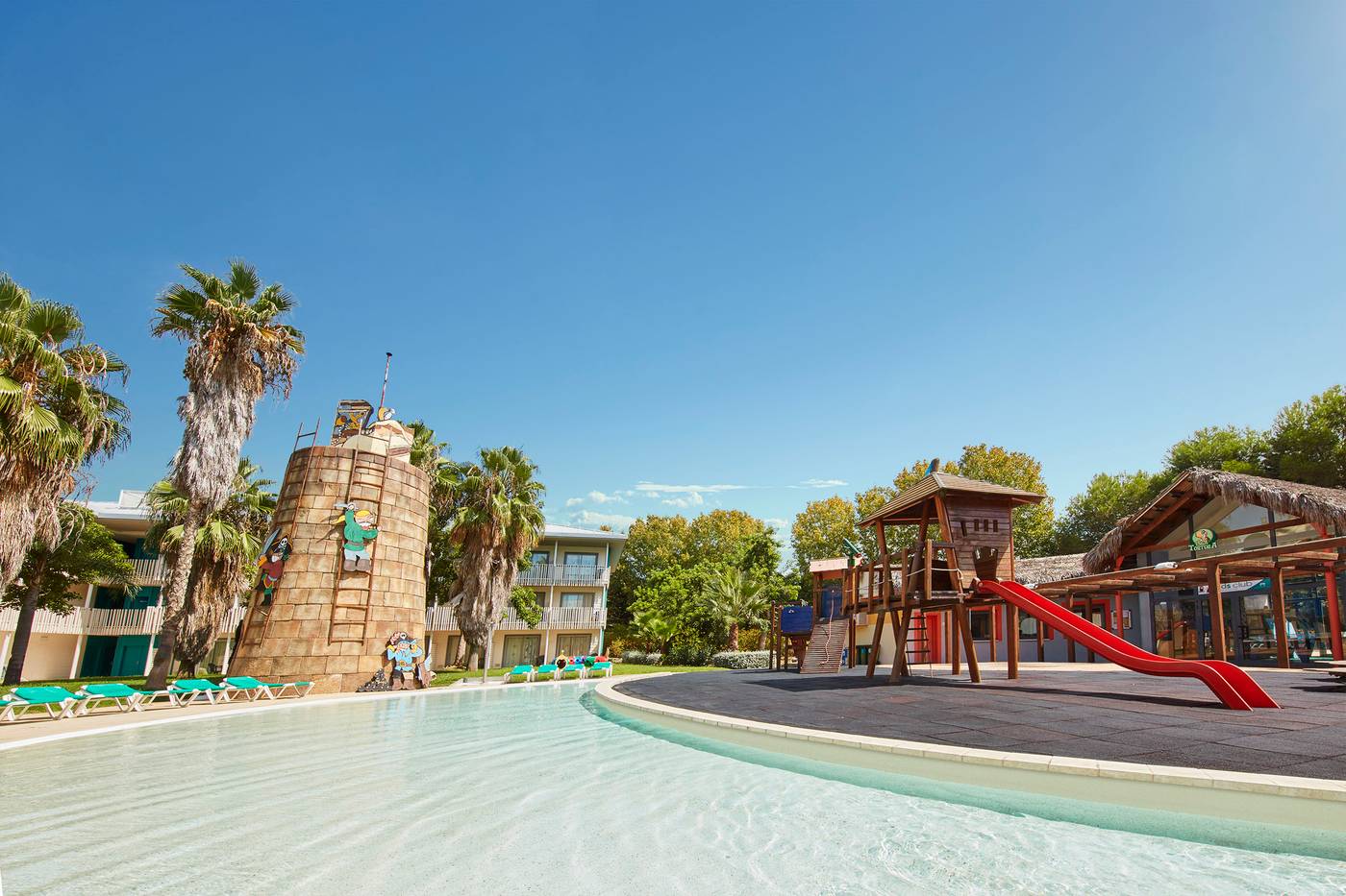 PortAventura-Hotel-Caribe---Theme-Park-Pool-8