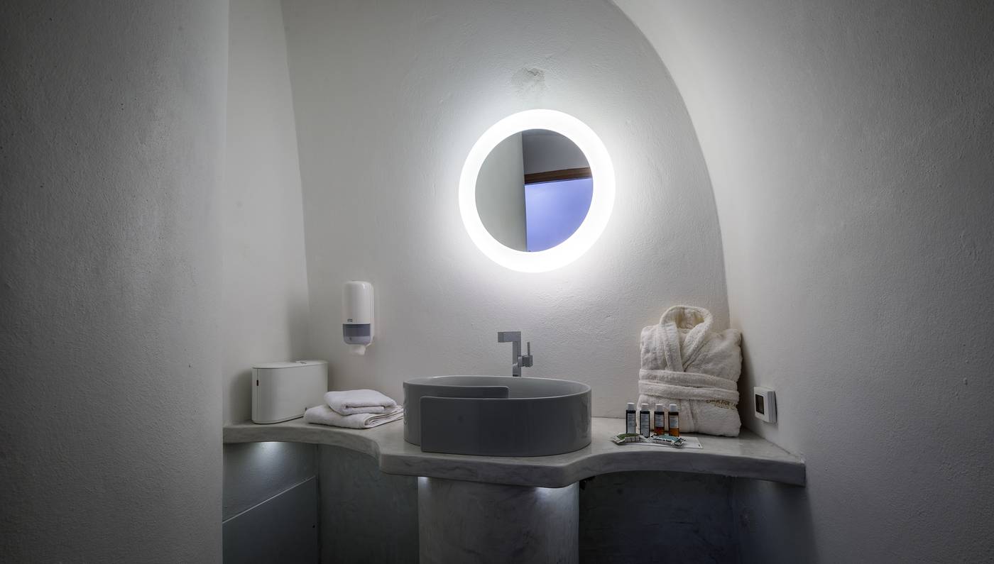 Elite-Luxury-Suites-Room-38