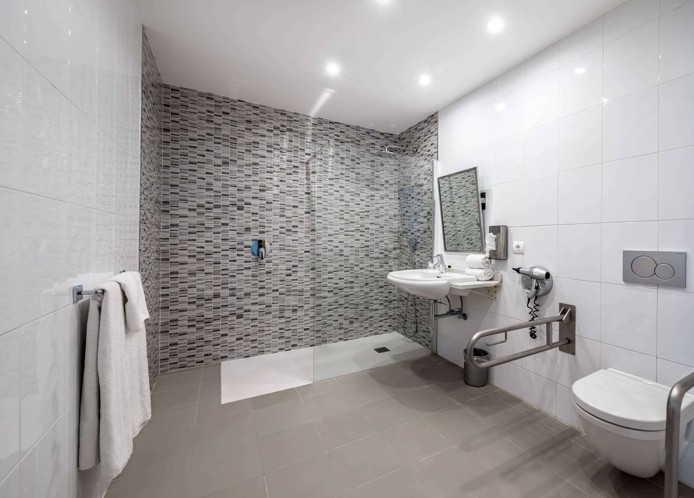 Hotel Puerta de Bilbao-Spain-BARAKALDO-Room-9