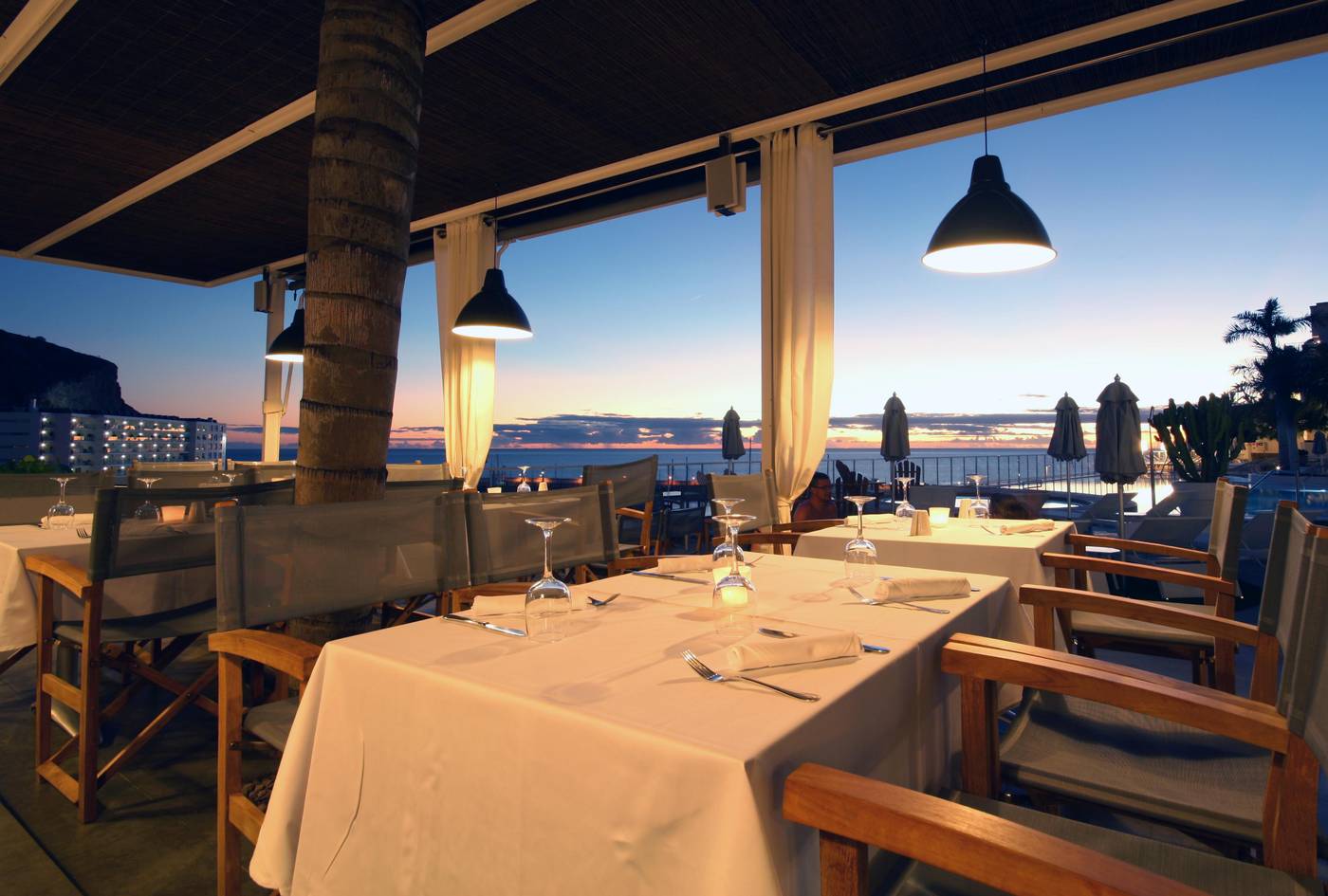 Marina-Bayview---Adults-Only-Restaurant-17