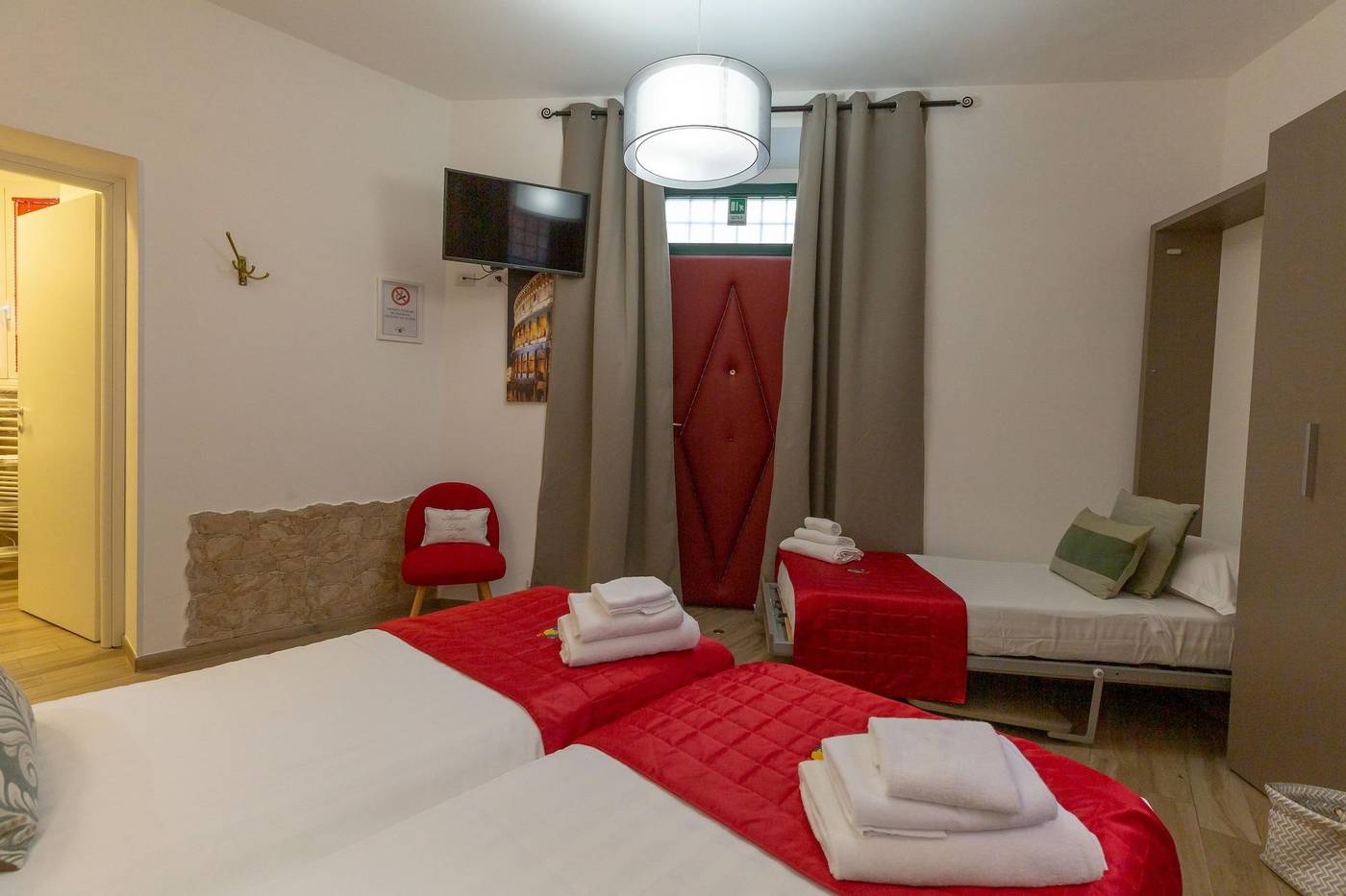 Flatinrome-Trastevere-Deluxe-Rooms-Room-23
