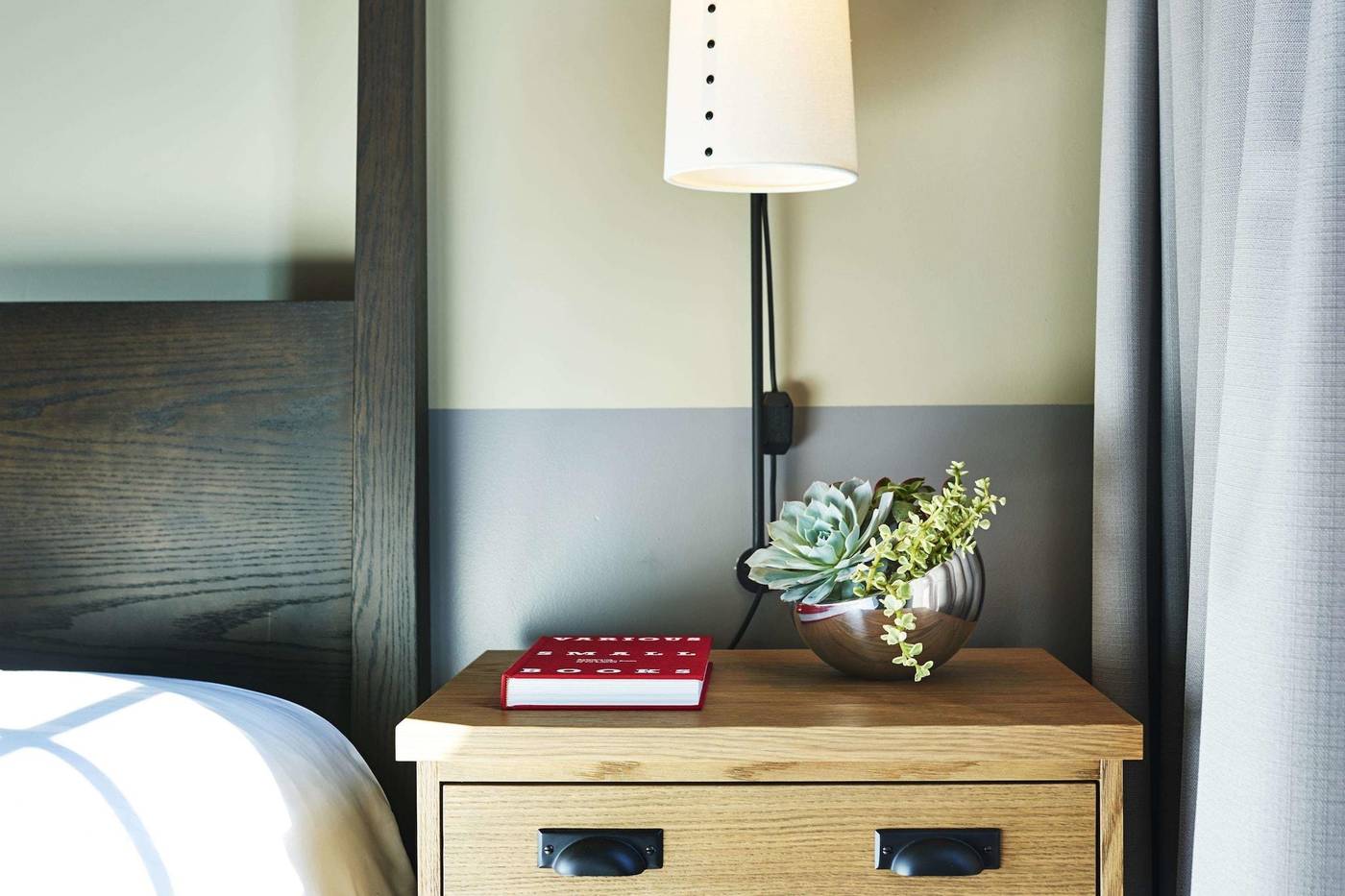 Hollywood-Roosevelt-Room-56