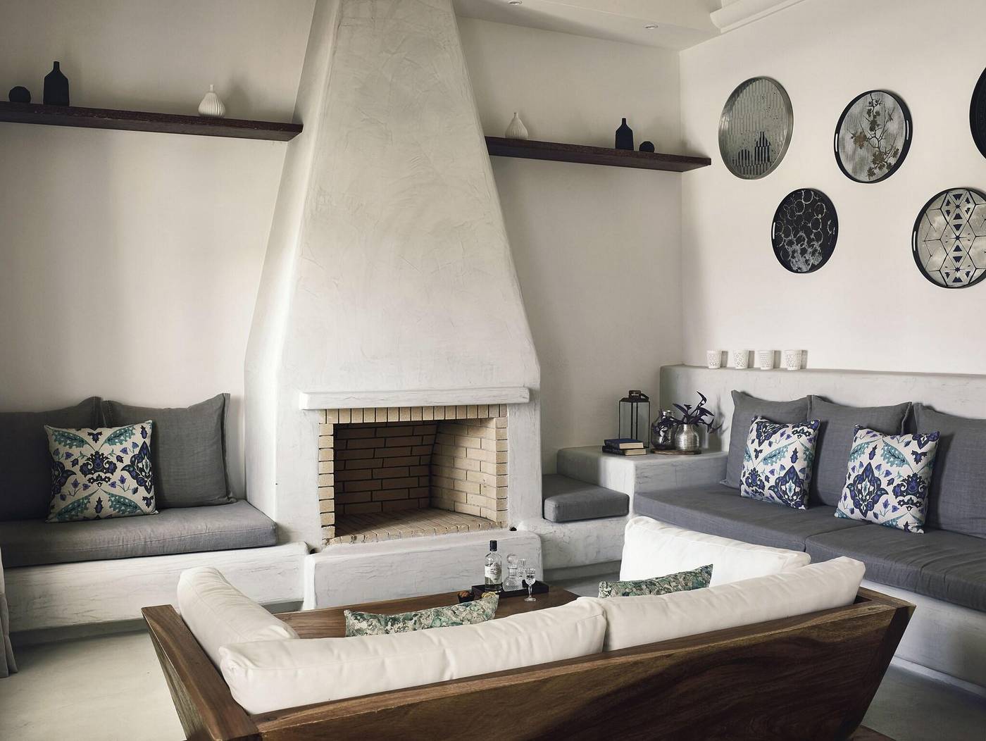 Santo-Maris-Oia--Luxury-Suites---Spa-Room-76