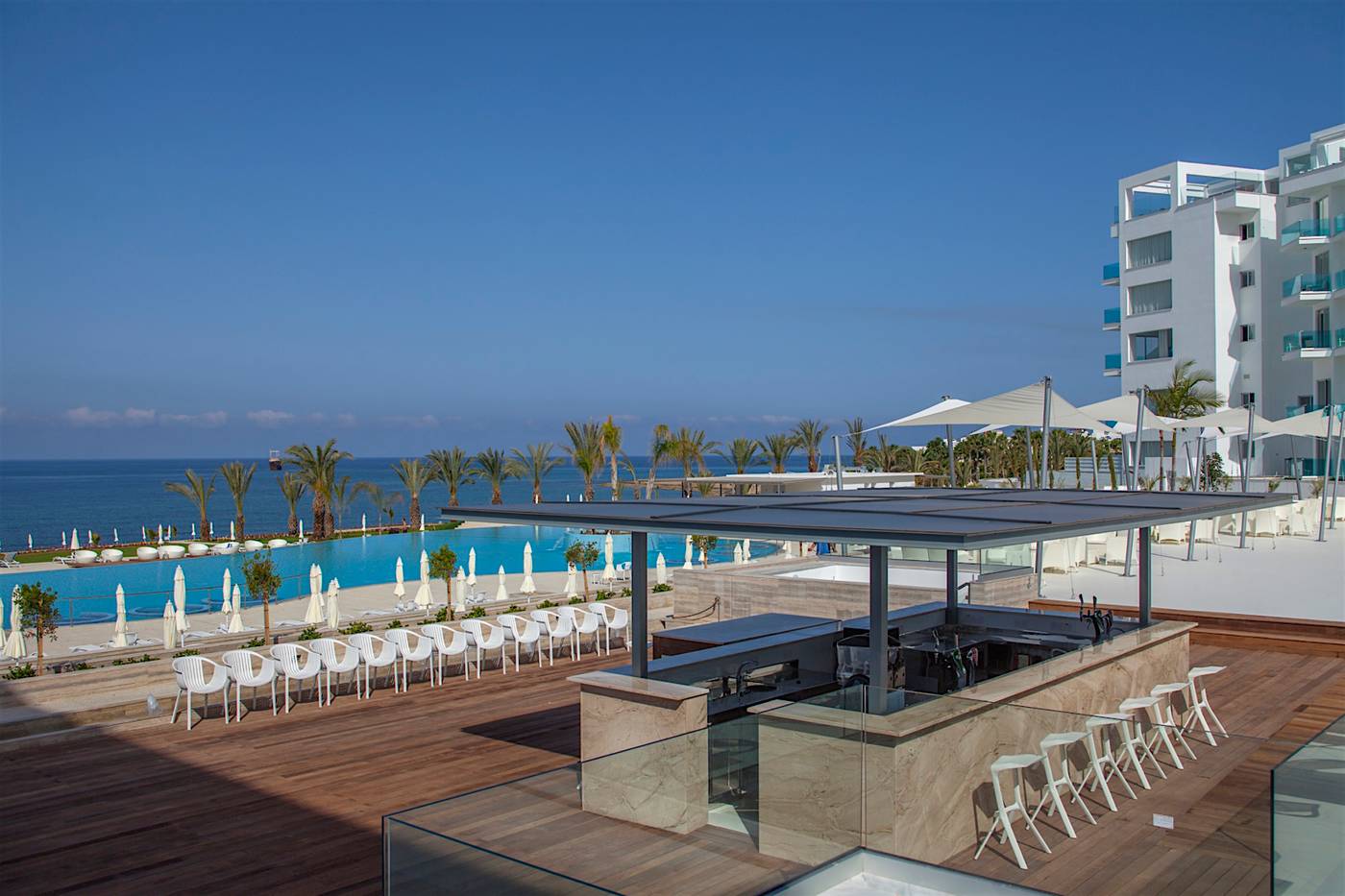 King-Evelthon-Beach-Hotel-and-Resort-Bar-14