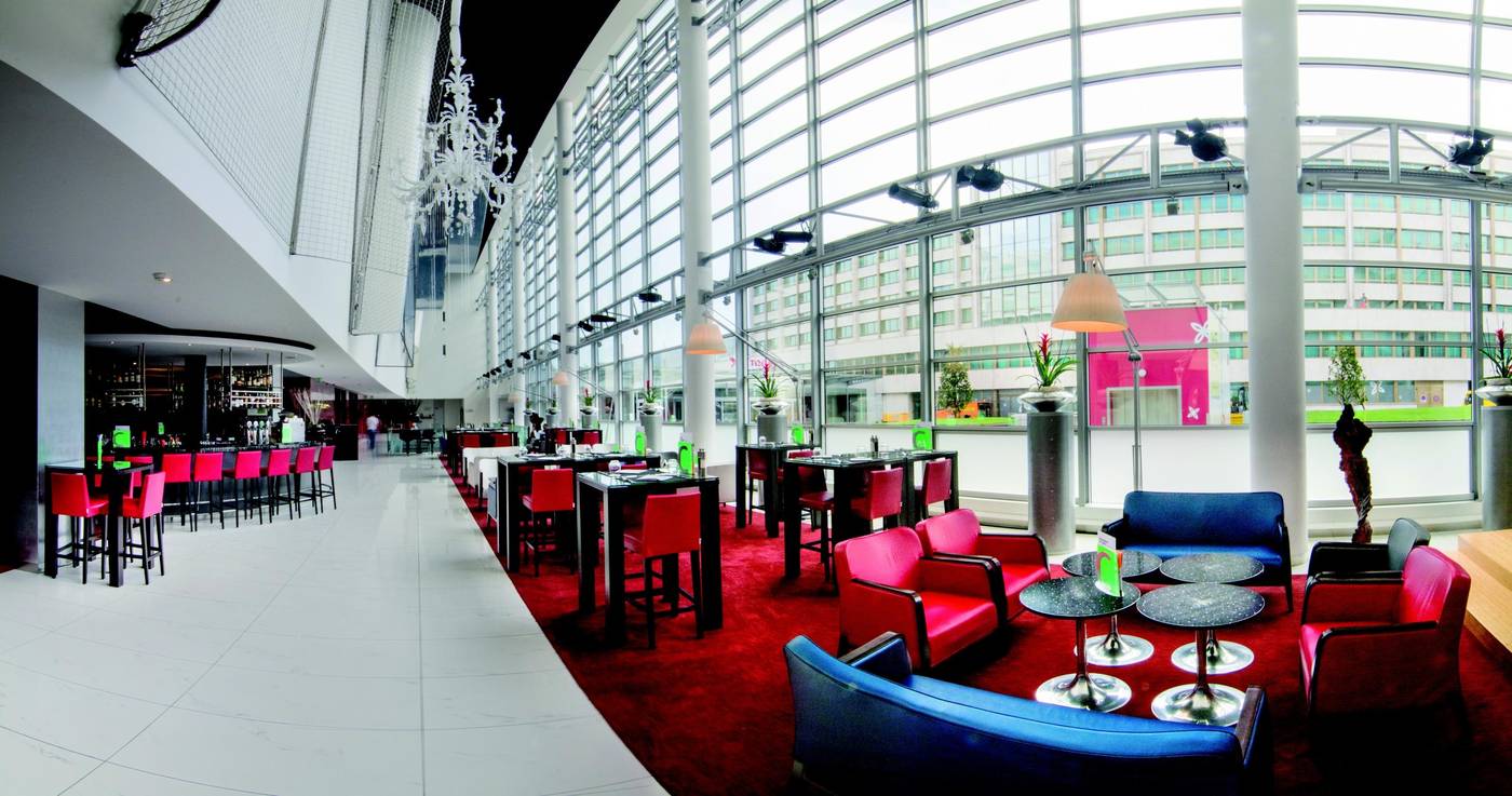 Hilton-Geneva-Hotel---Conference-Centre-Bar-19