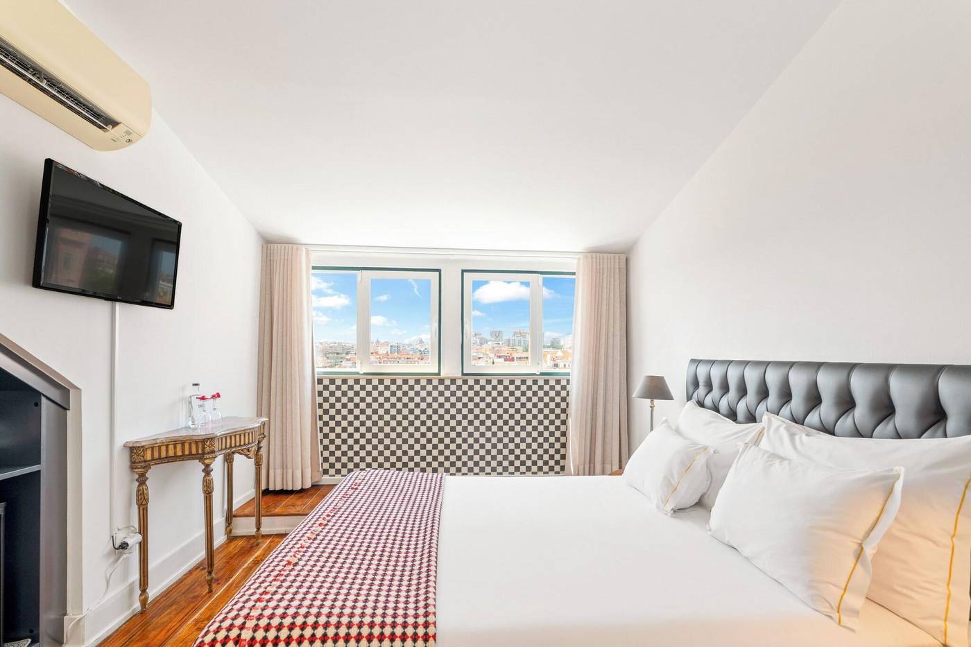 Casa-Do-Jasmim-By-Shiadu-Room-49