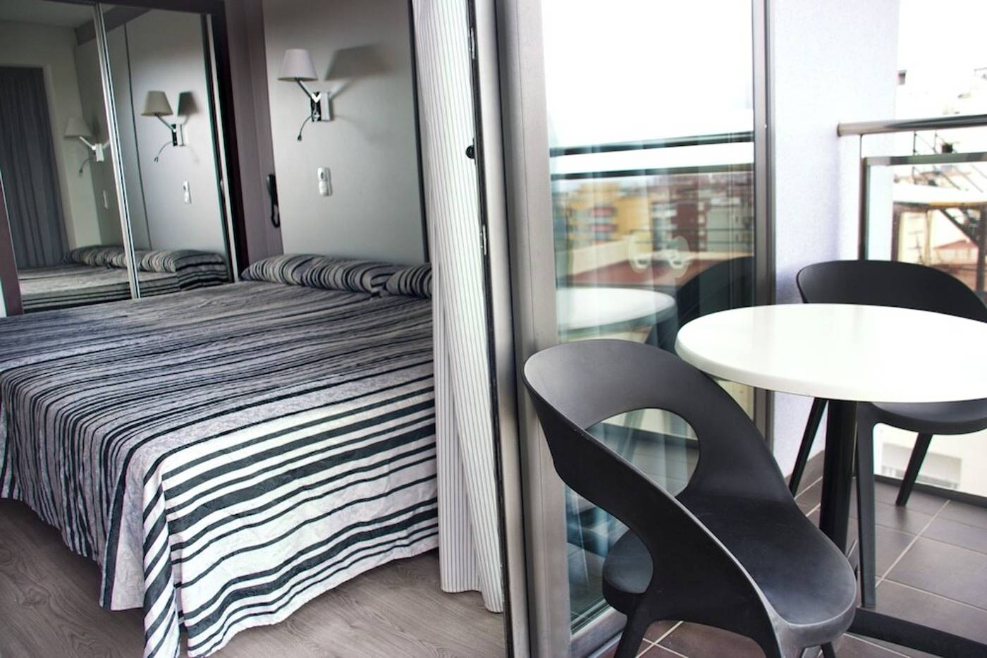 Summer Hotel - 8E3AA0E7AD014E2908D8C10D2DD2ACC4F8E9BCD5