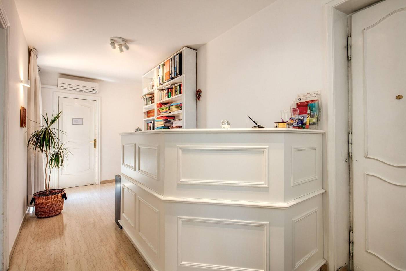 All-Comfort-Astoria-Palace-Lobby-4