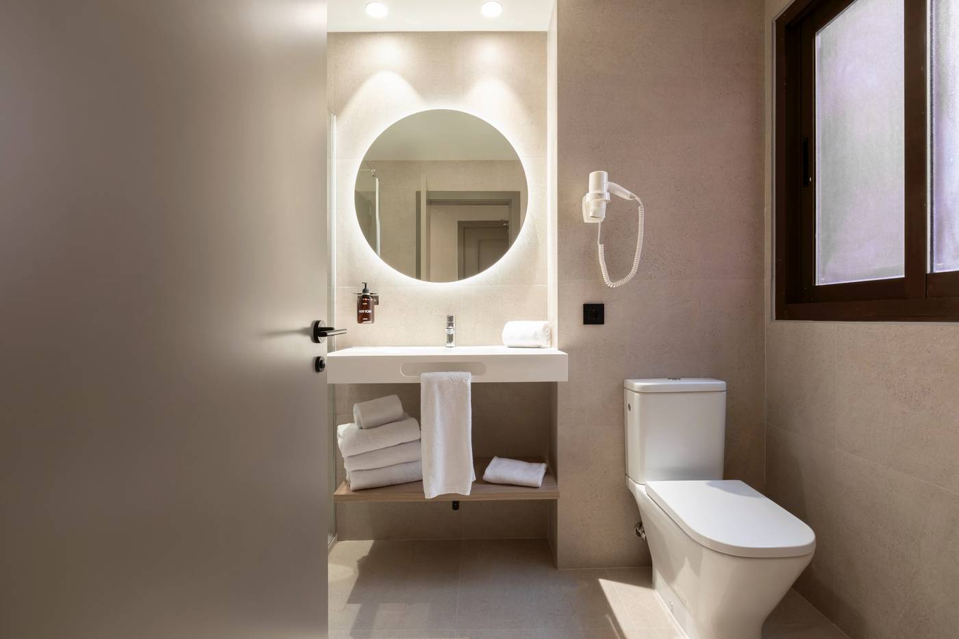 Acta-Piramides-Room-37