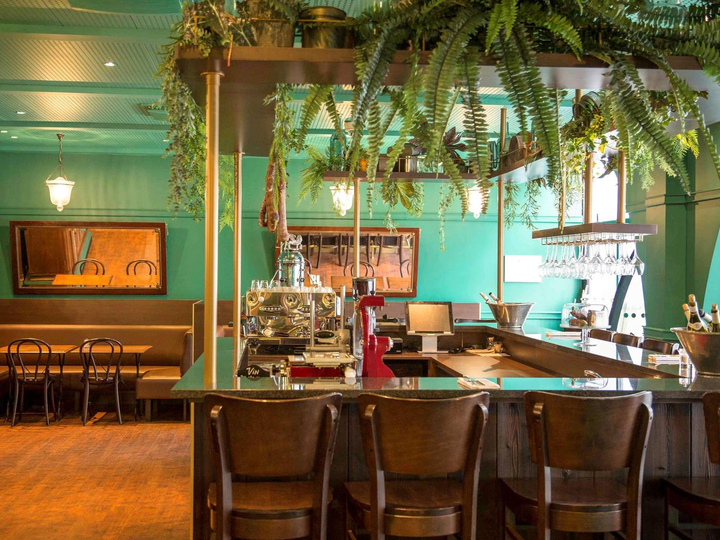 Ibis-Paris-Tour-Eiffel-Bar-55