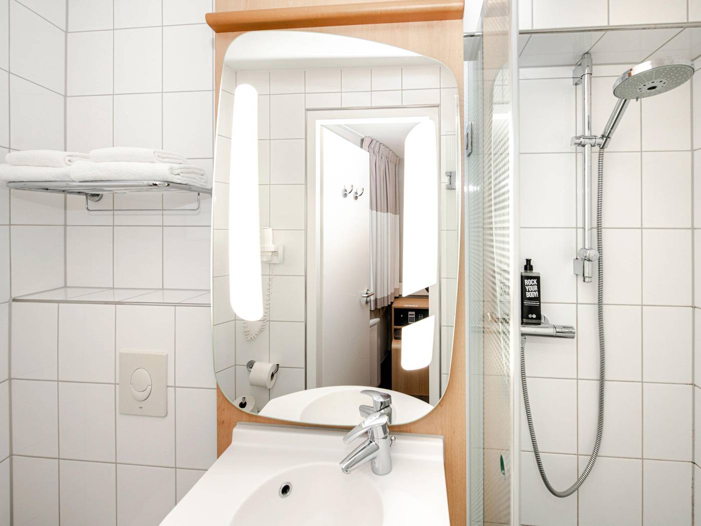 ibis-Amsterdam-Centre-Room-65