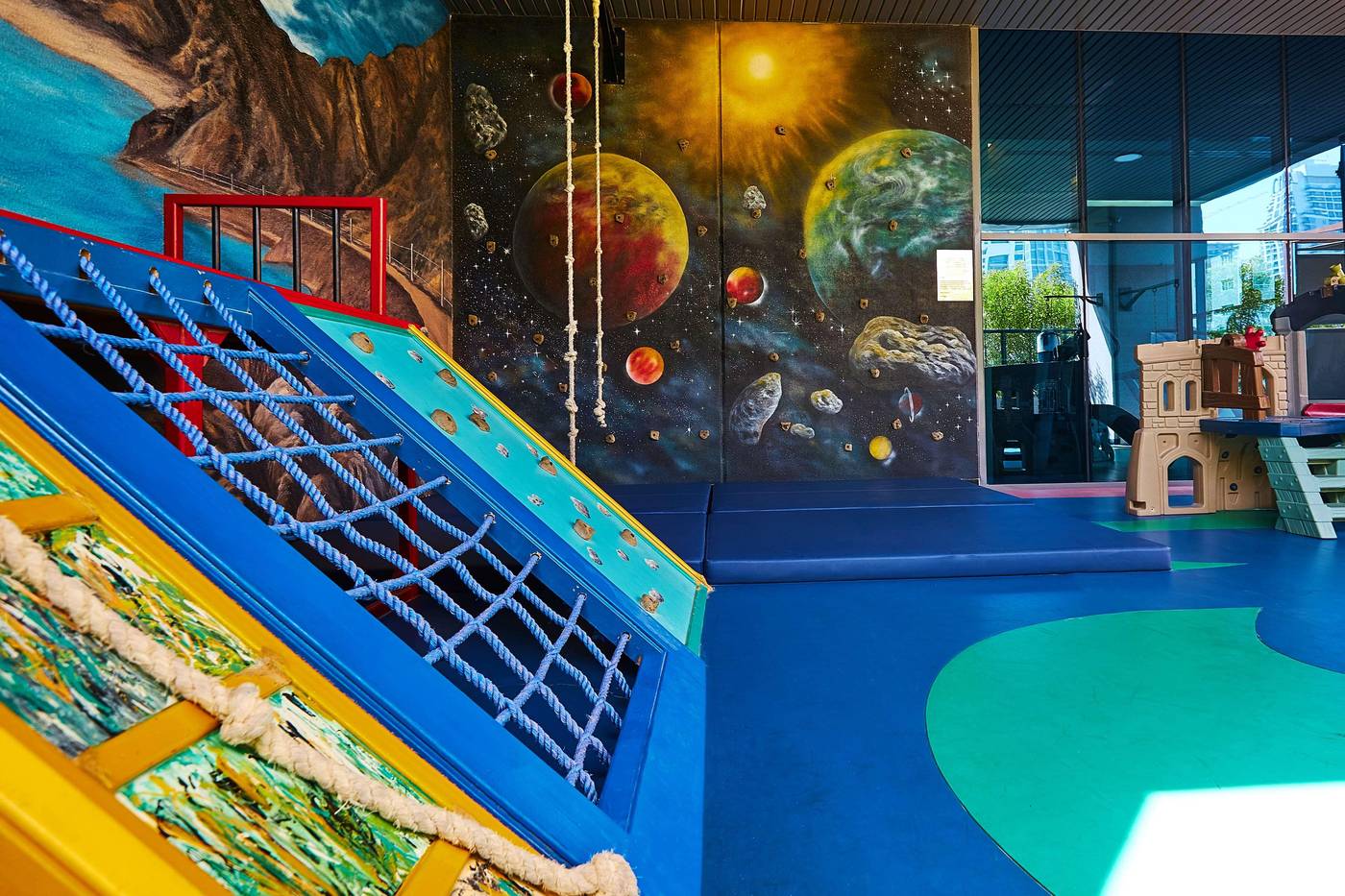 Radisson-Blu-Residence-Dubai-Marina-Sports-and-Entertainment-52