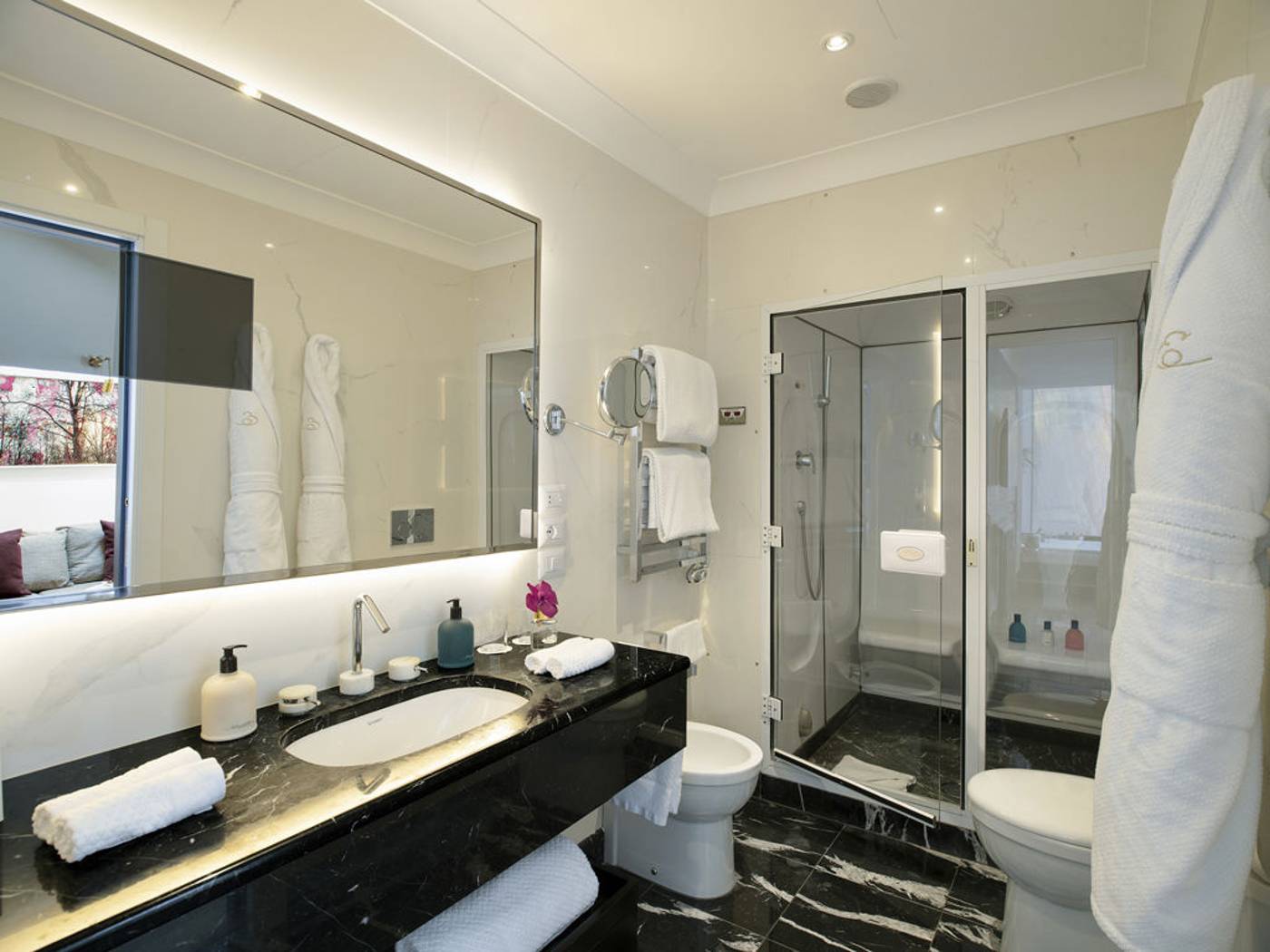 Elizabeth-Unique-Hotel-Room-42