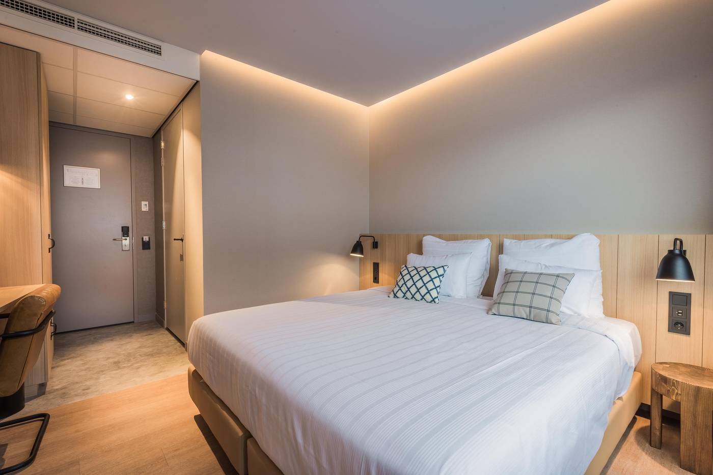 Urban-Lodge-Hotel-Room-38