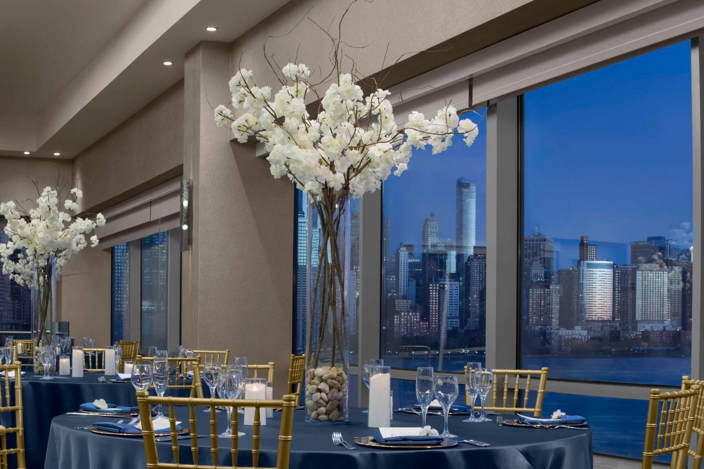 Hyatt-Regency-Jersey-City-on-the-Hudson-Lobby-12