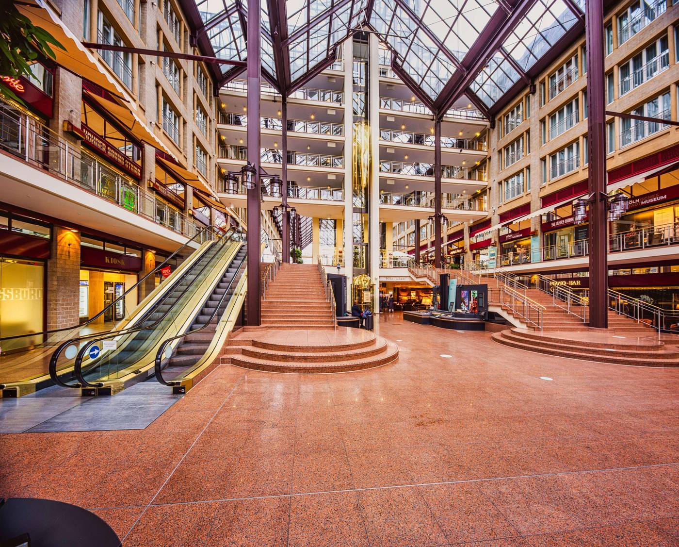 Maritim-Hotel-Cologne-Lobby-5