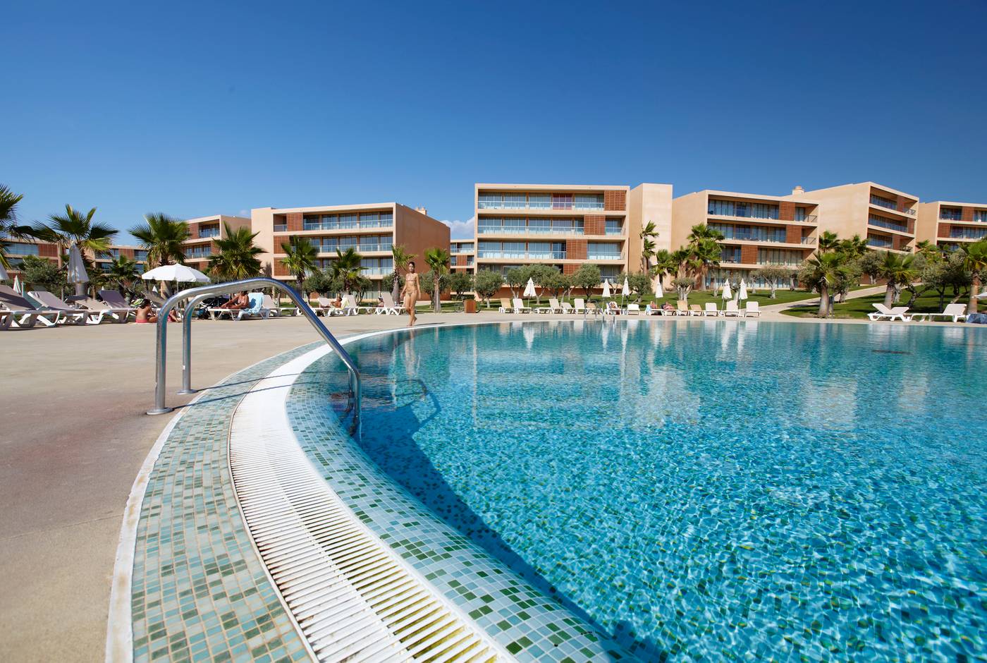 Salgados-Vila-das-Lagoas-Pool-2