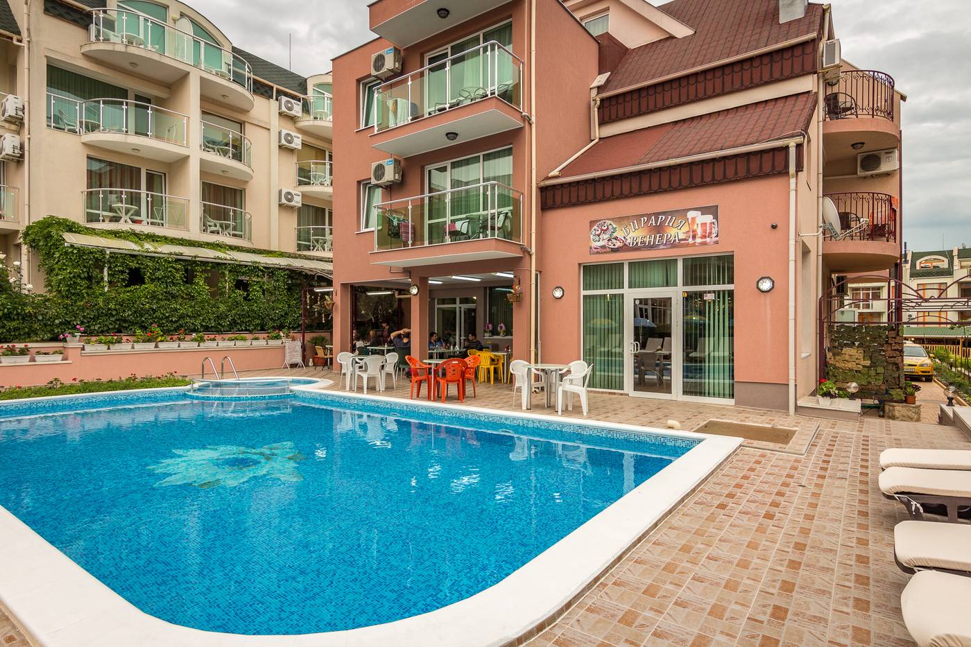 Family-Hotel-Venera-General-view-3