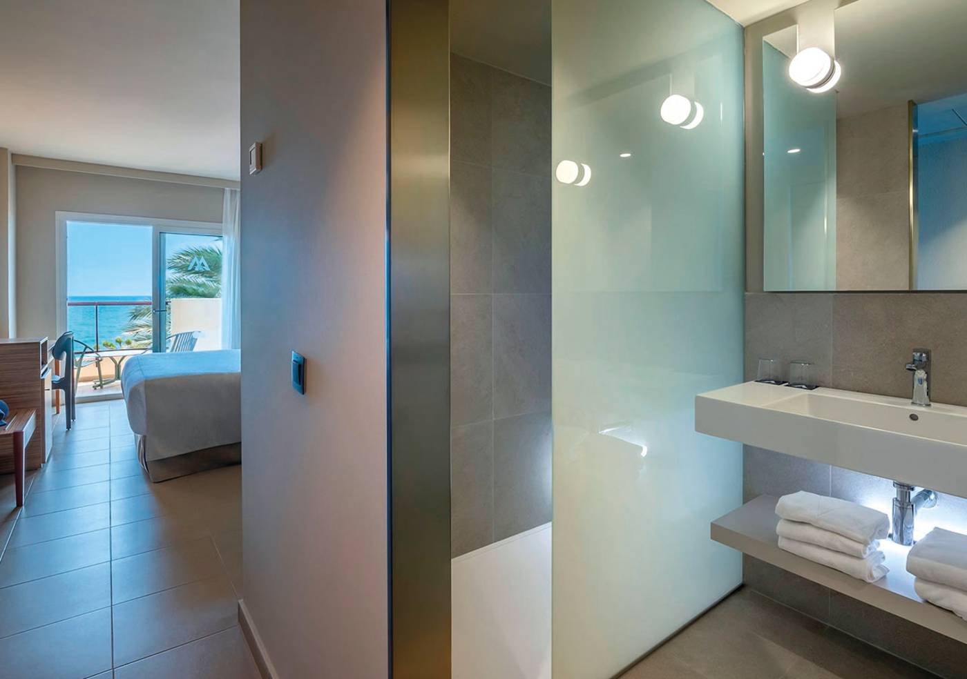 Aqua-Hotel-Promenade-Room-36