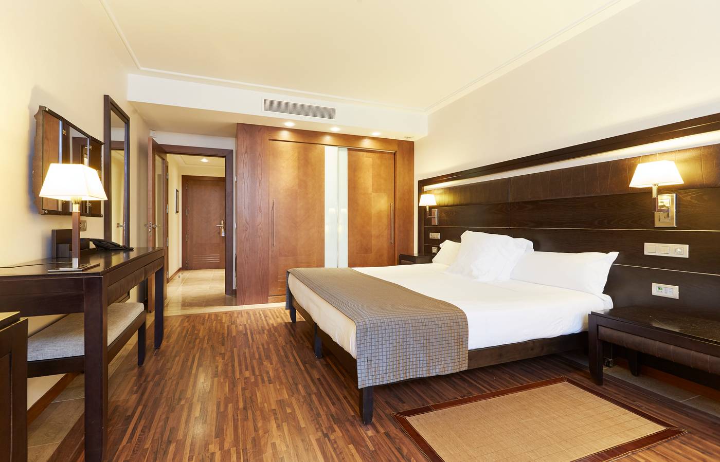 Insotel-Fenicia-Prestige-Suites---Spa-Room-28