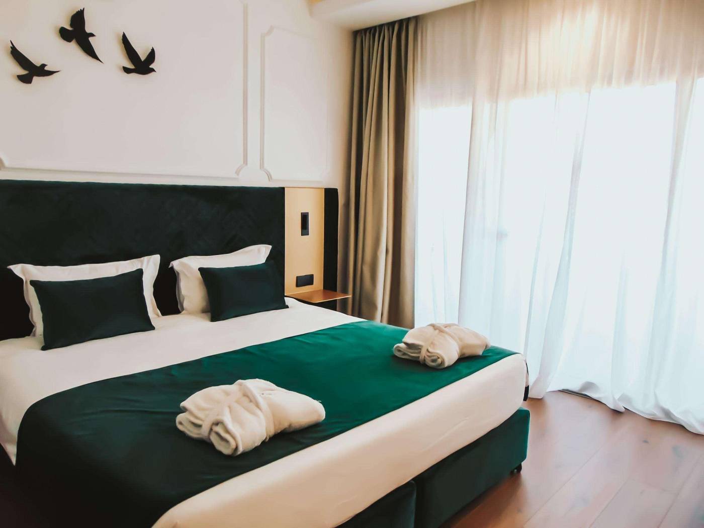 Ajax-Hotel-Room-26