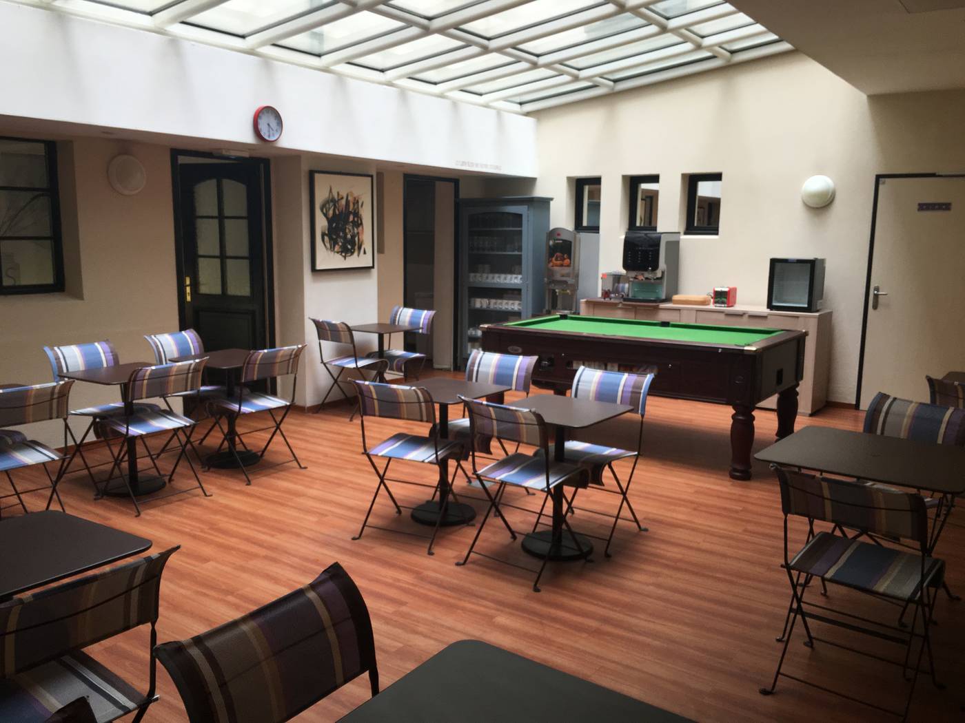 Comfort-Hotel-Paris-La-Fayette-Bar-8