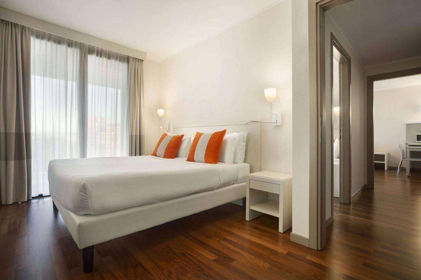 Ramada-Plaza-Milano-Hotel-Room-30