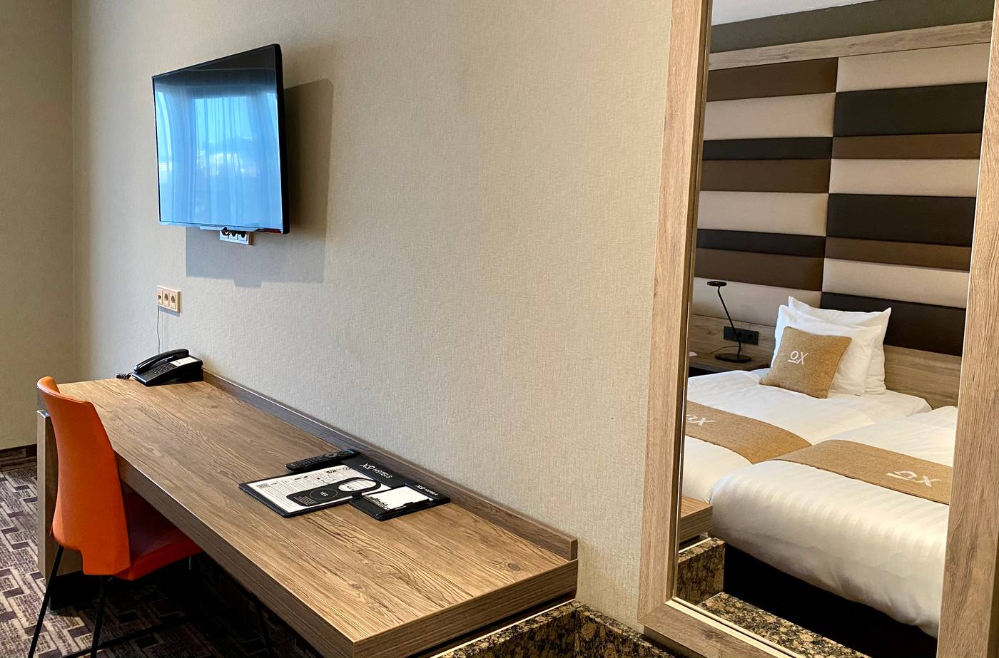 Xo-Hotels-Blue-Tower-Room-23