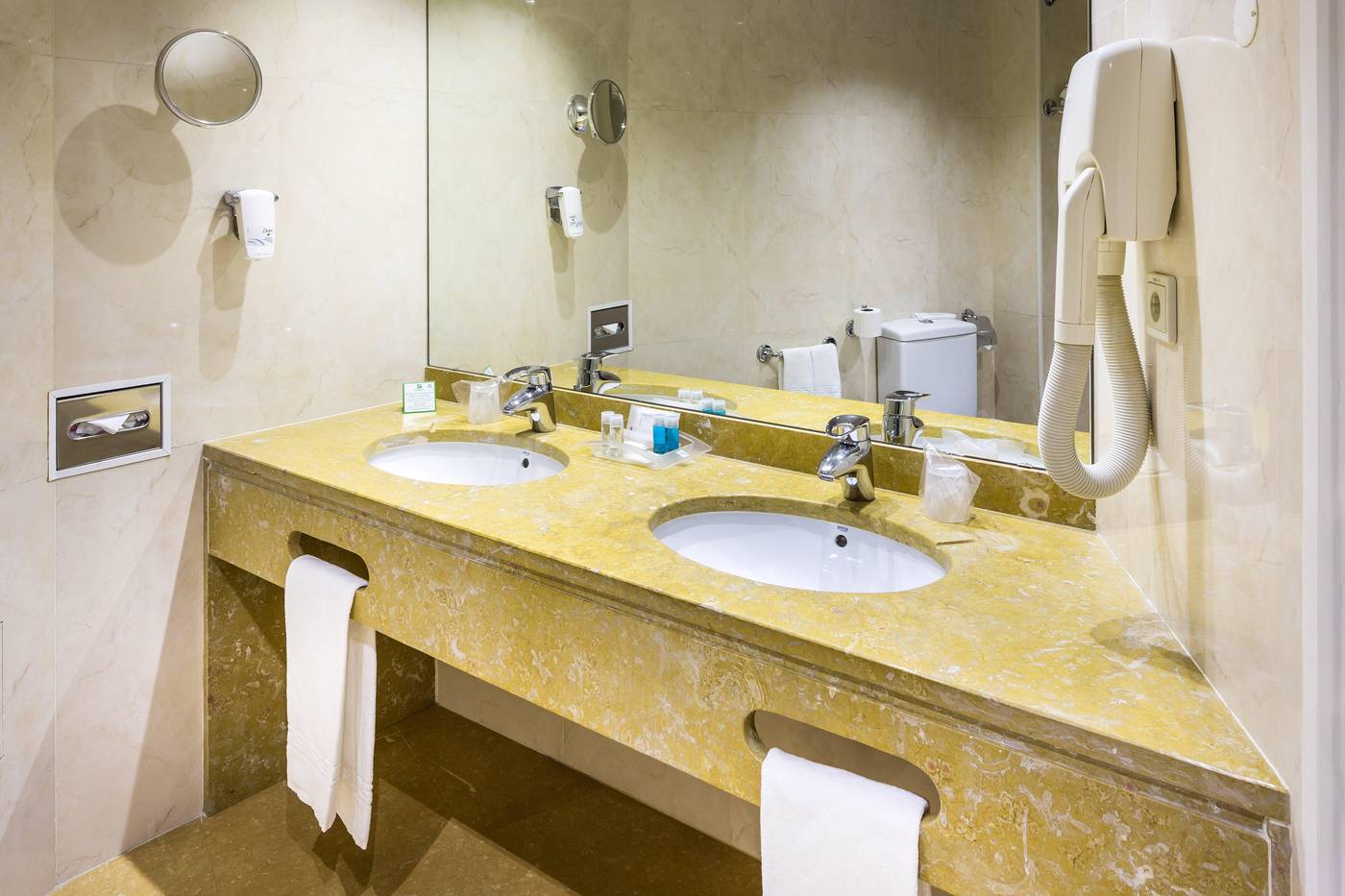 Holiday-Inn-Lisboa-Room-54