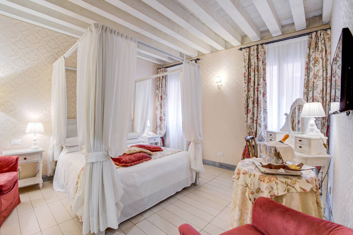 Hotel-Antiche-Figure-Room-24