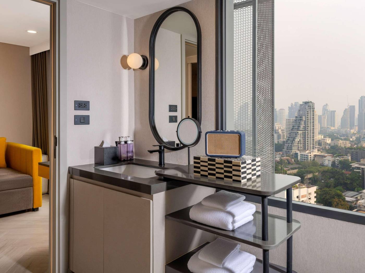 Tribe-Living-Bangkok-Sukhumvit-39-Room-11