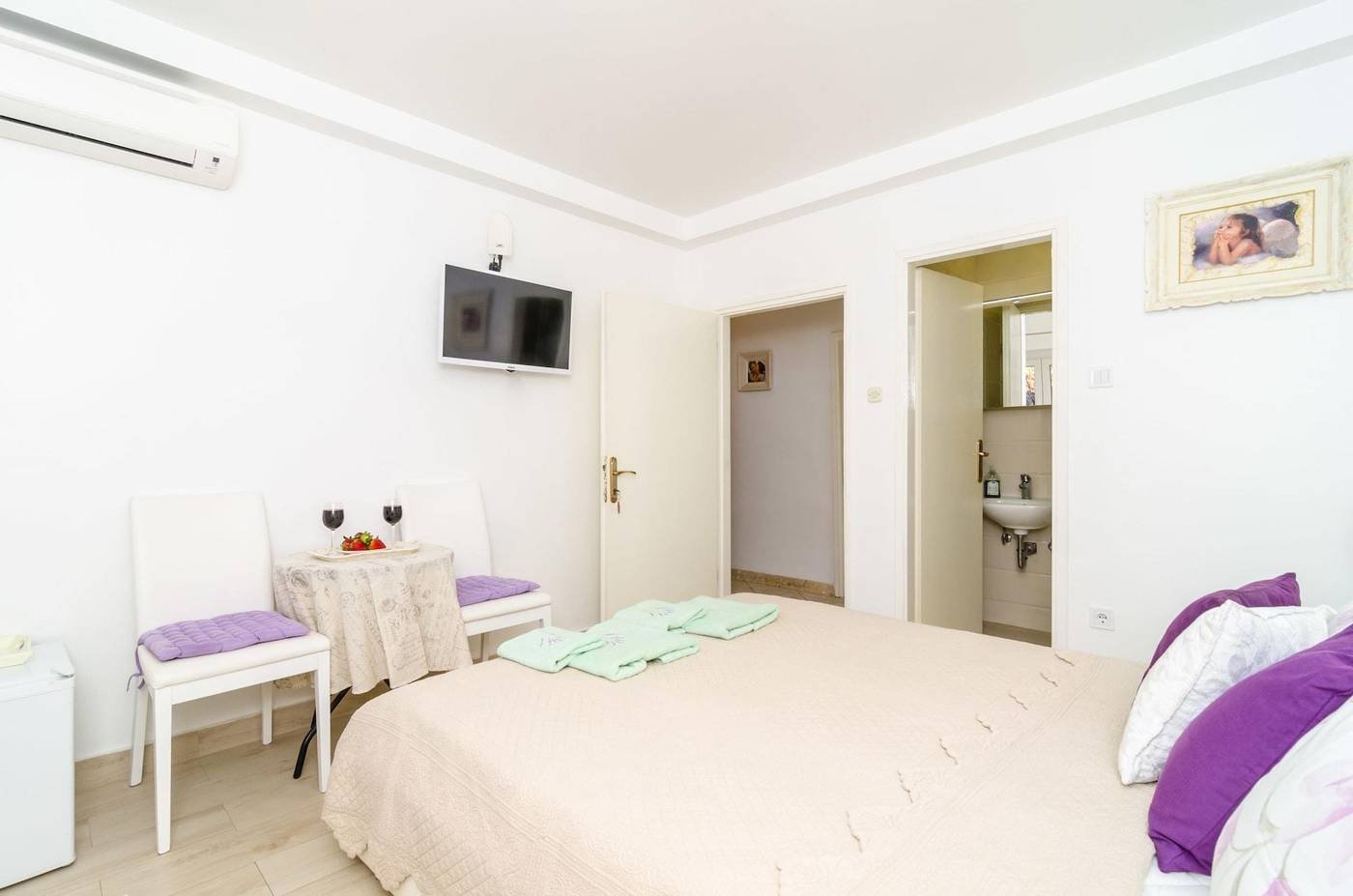 Guest-House-Cuk-Room-11