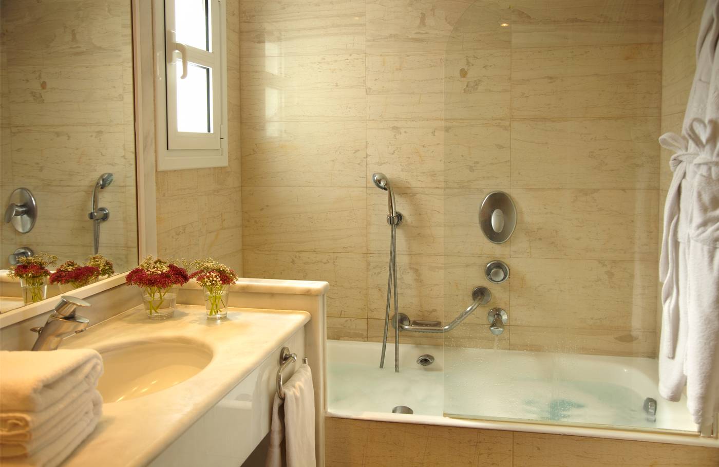 Neptune-Hotels---Resort--Convention-Centre---Spa-Room-80