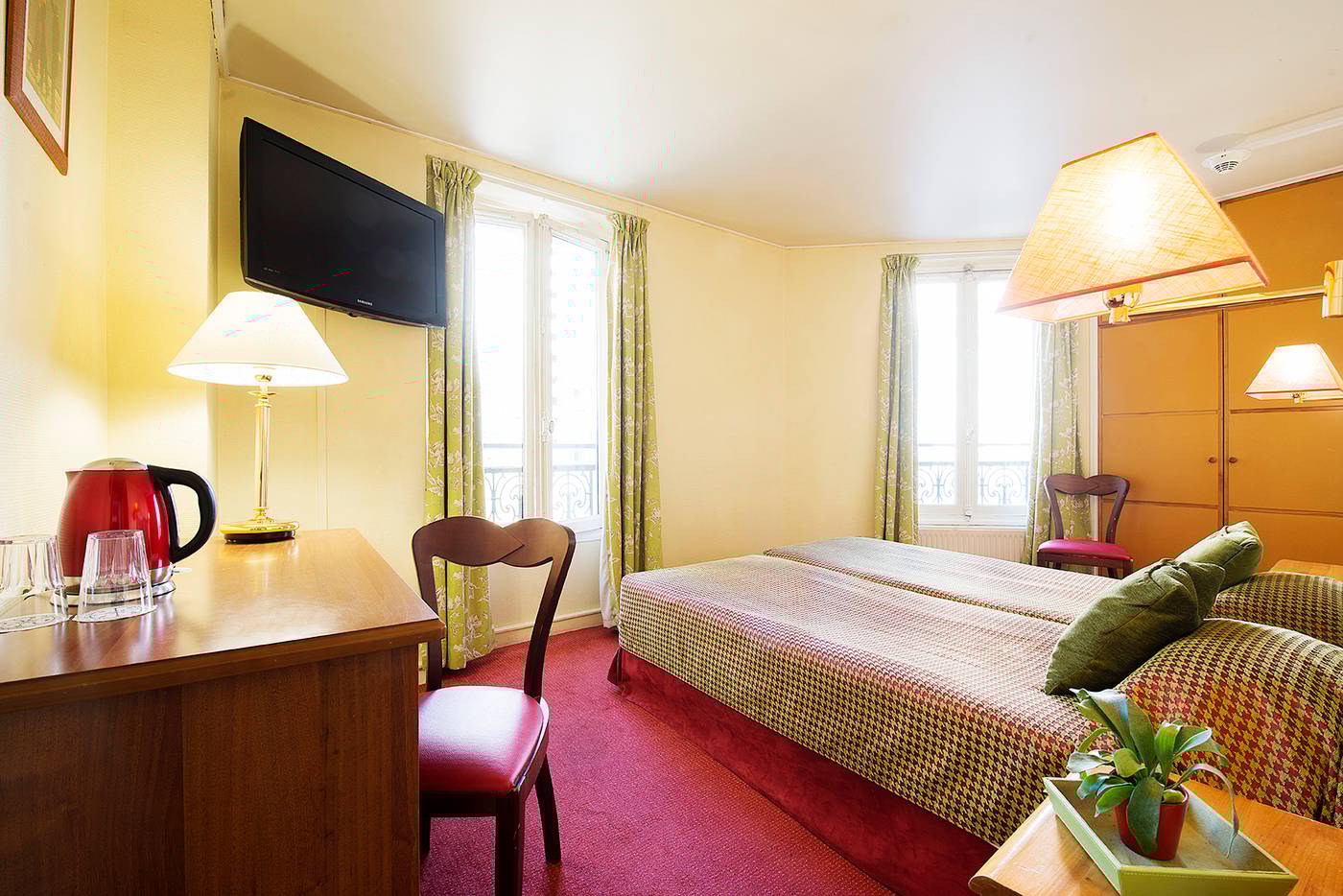 France-Eiffel-Room-3