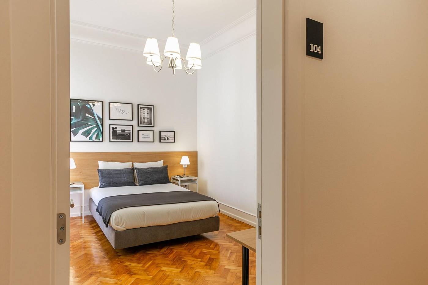 Home-Out-Rooms---Apartments-Room-40