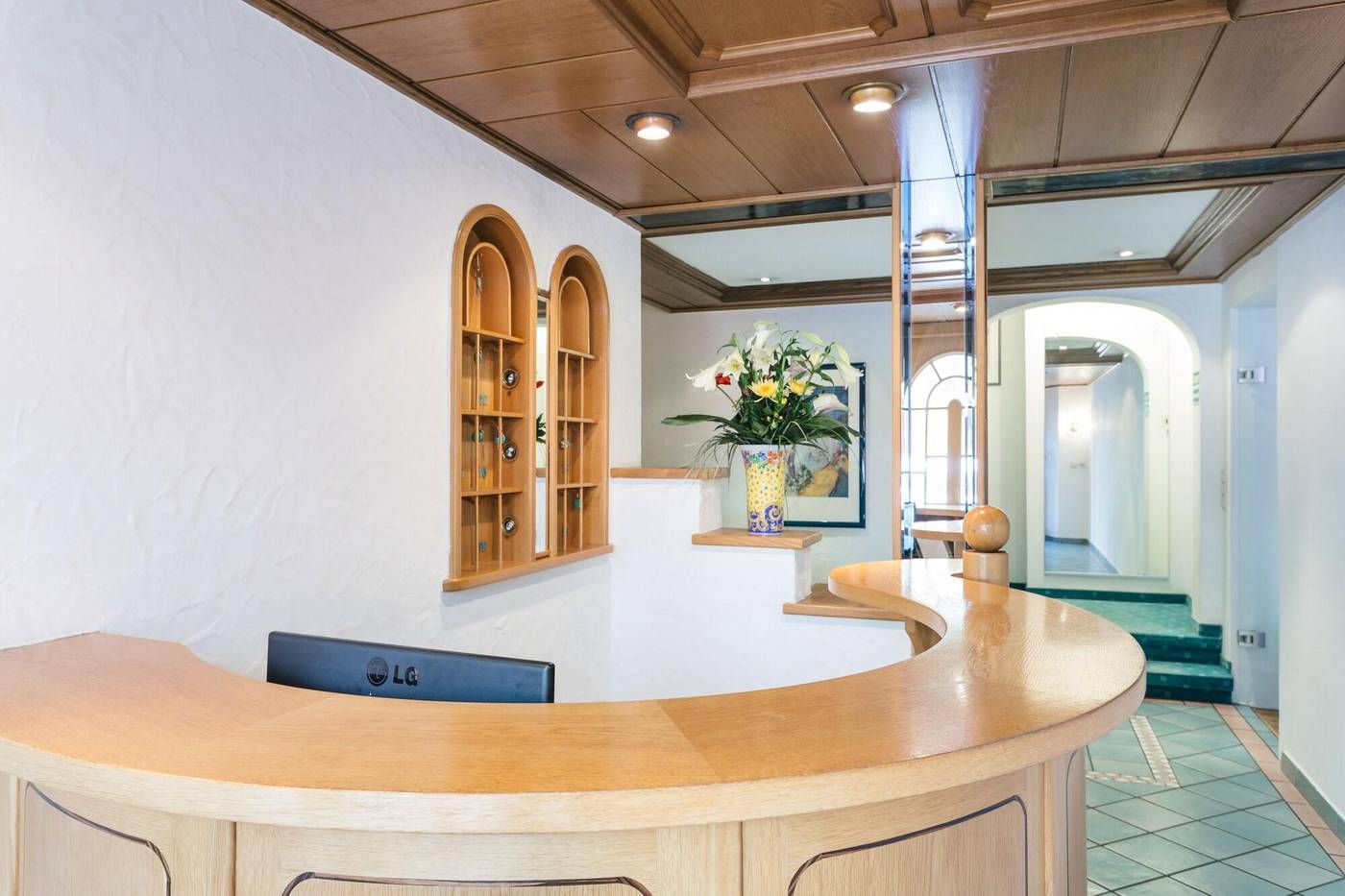 St Peter-Germany-NUREMBERG-Lobby-3