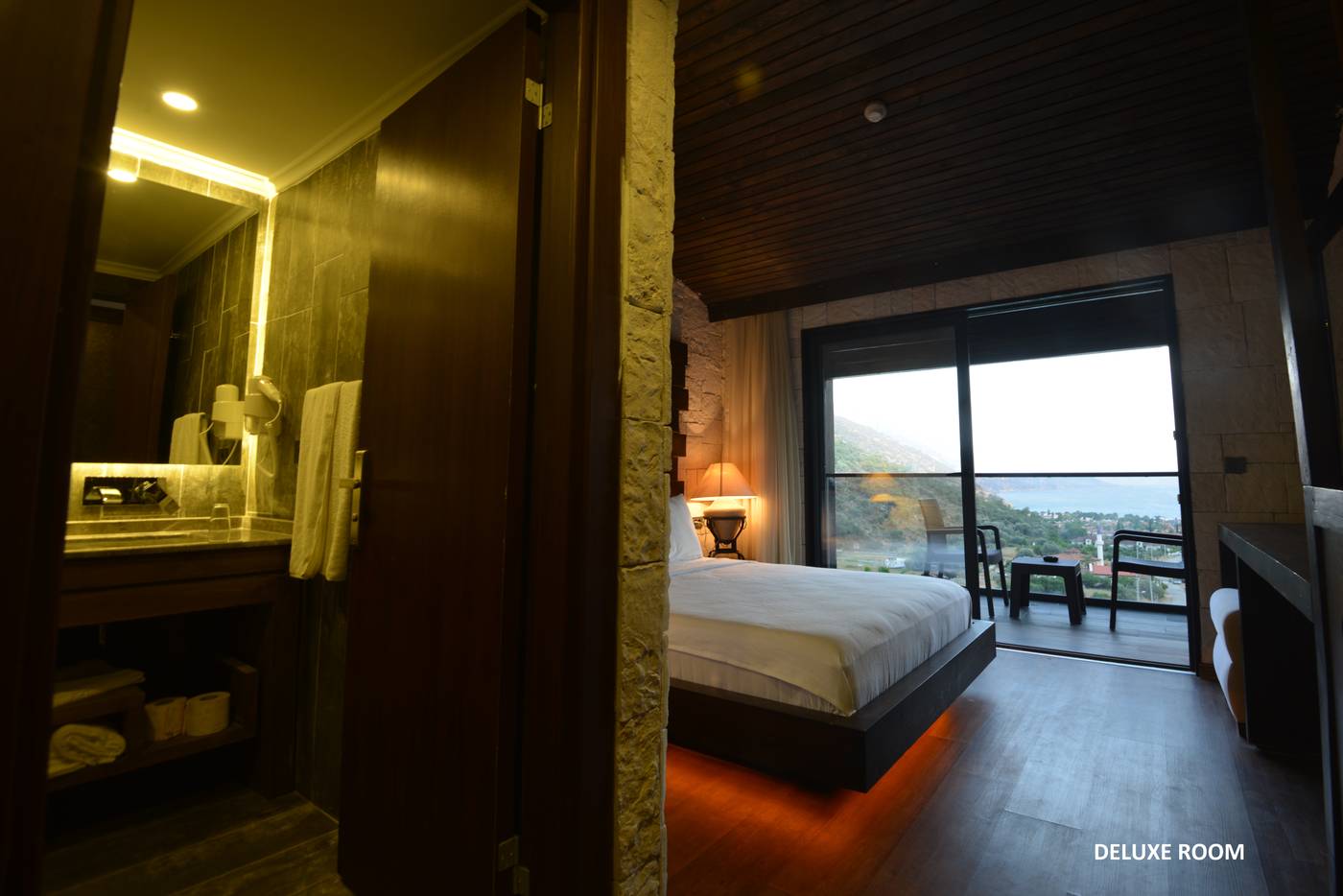 Manaspark-Deluxe-Hotel-Room-43